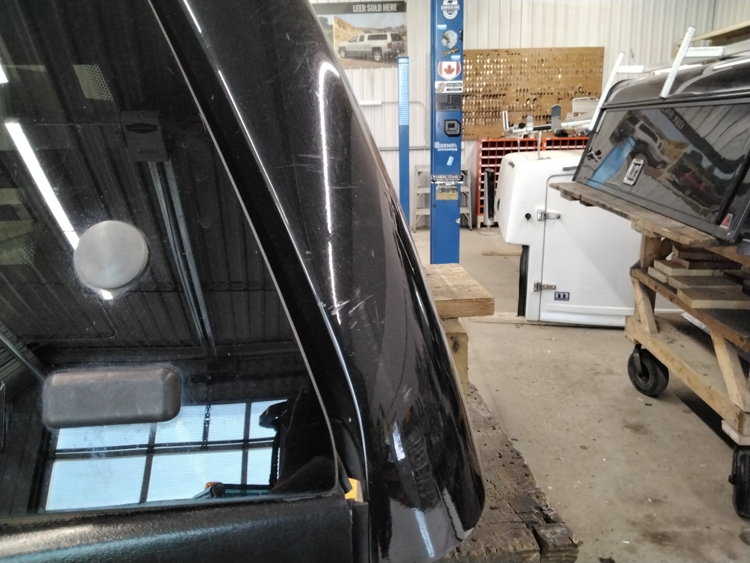 2009 - 2014 Ford F150 6'6 Black Leer100XL Truck Cap 6 2009 - 2014 Ford F150 6'6 Black Leer100XL Truck Cap - Image 6