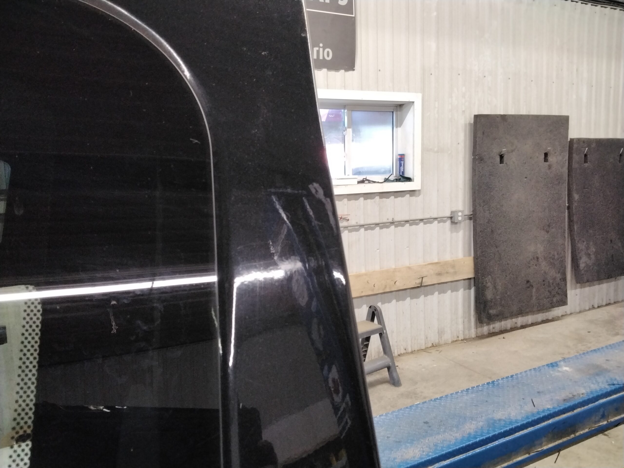 2009 - 2014 Ford F150 6'6 Black Leer100XL Truck Cap 8 2009 - 2014 Ford F150 6'6 Black Leer100XL Truck Cap - Image 8