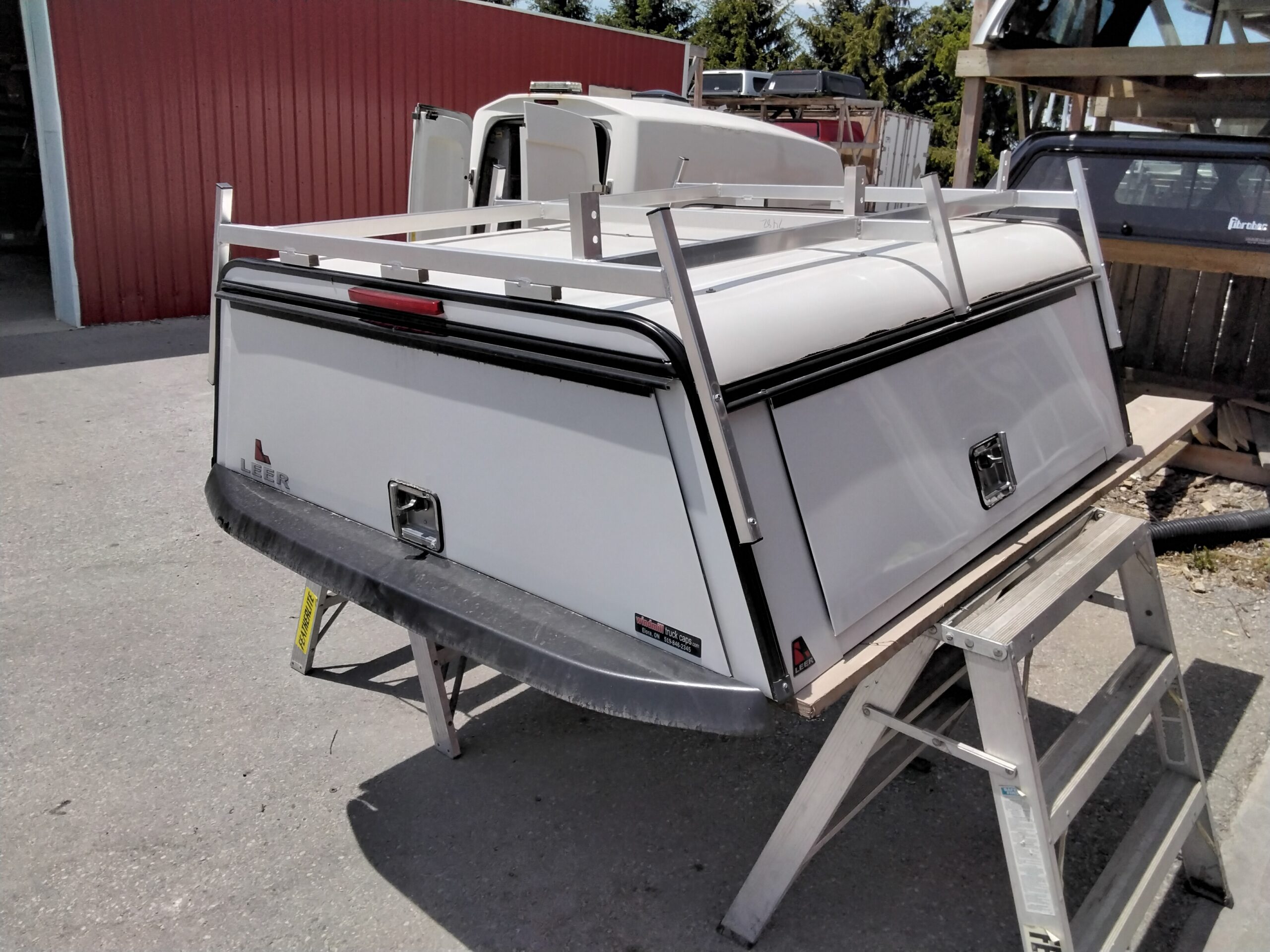 2024 - 2026 Ford Ranger 5' White Leer Contractor Truck Cap 2 2024 - 2026 Ford Ranger 5' White Leer Contractor Truck Cap - Image 2