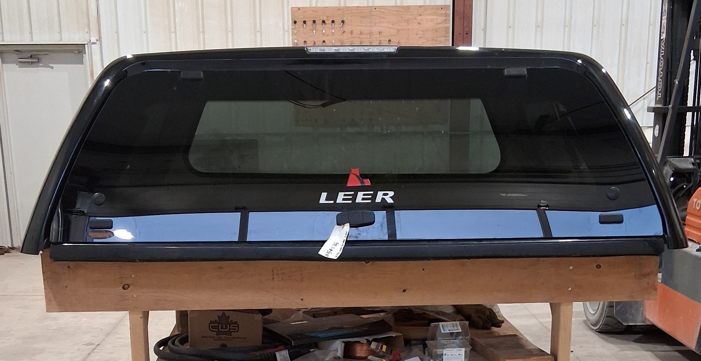 2005-2015 Toyota Tacoma 5'2 Black Leer 100XR Truck Cap 3 2005-2015 Toyota Tacoma 5'2 Black Leer 100XR Truck Cap - Image 3
