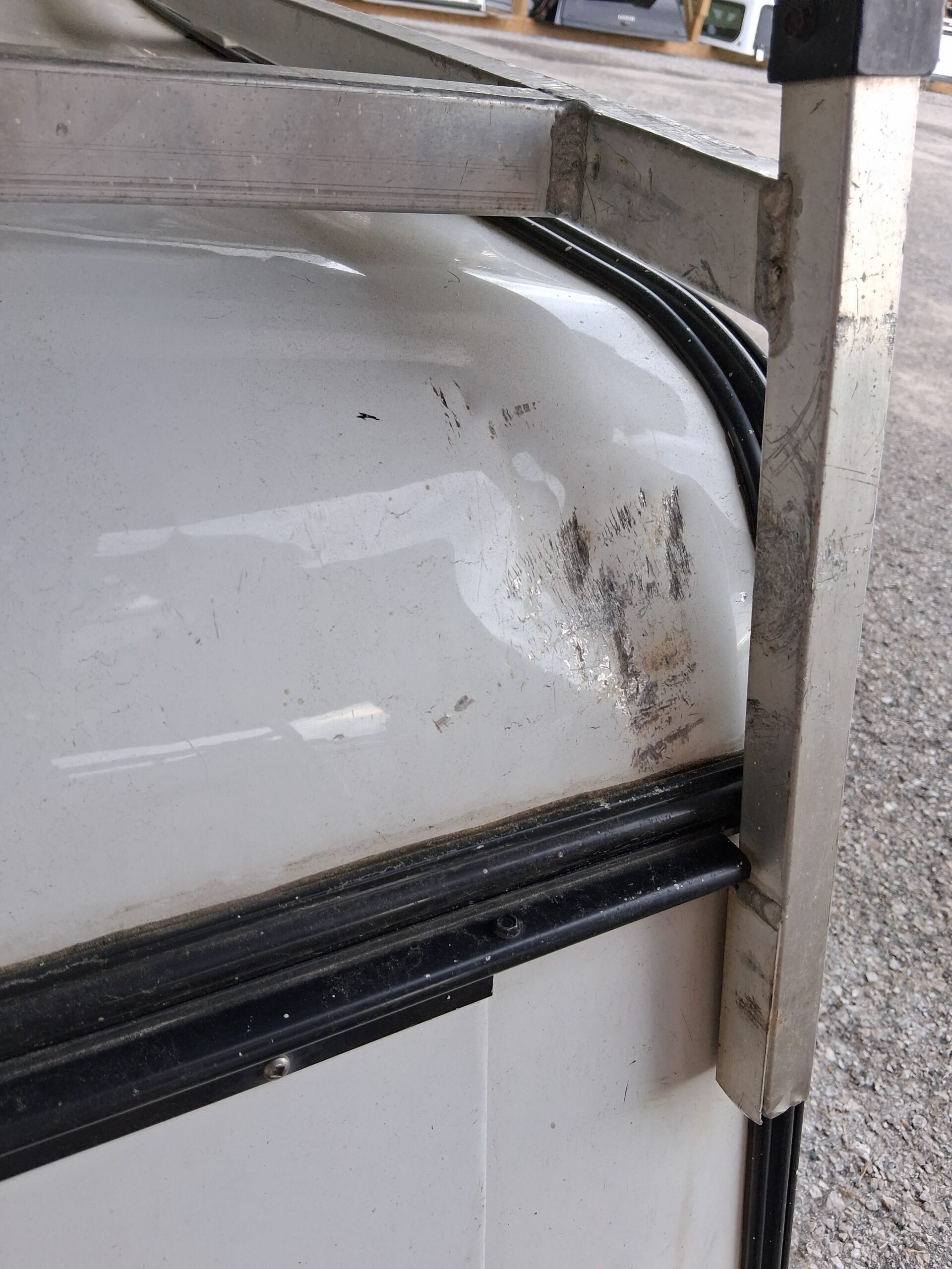 Dodge Ram 5'7 White Used Swiss Contractor Truck Cap 5 Dodge Ram 5'7 White Used Swiss Contractor Truck Cap - Image 5