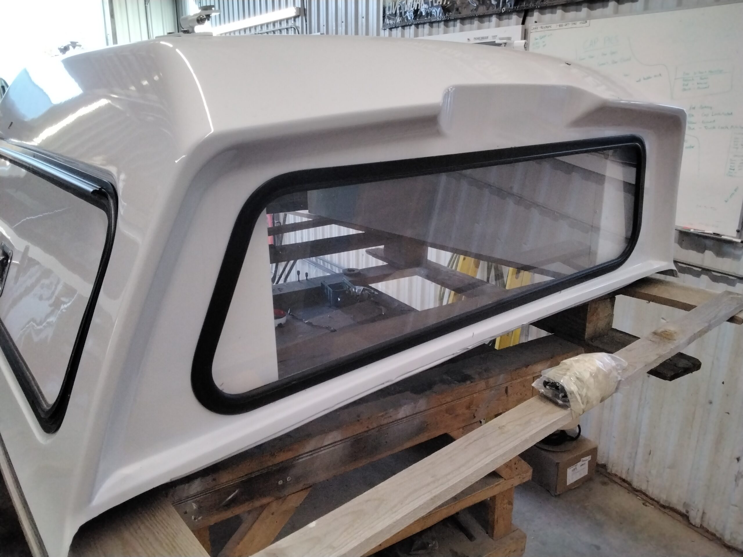 2021 - 2026 Ford F150 5'6 YZ White Leer180CC Truck Cap 7 2021 - 2026 Ford F150 5'6 YZ White Leer180CC Truck Cap - Image 7