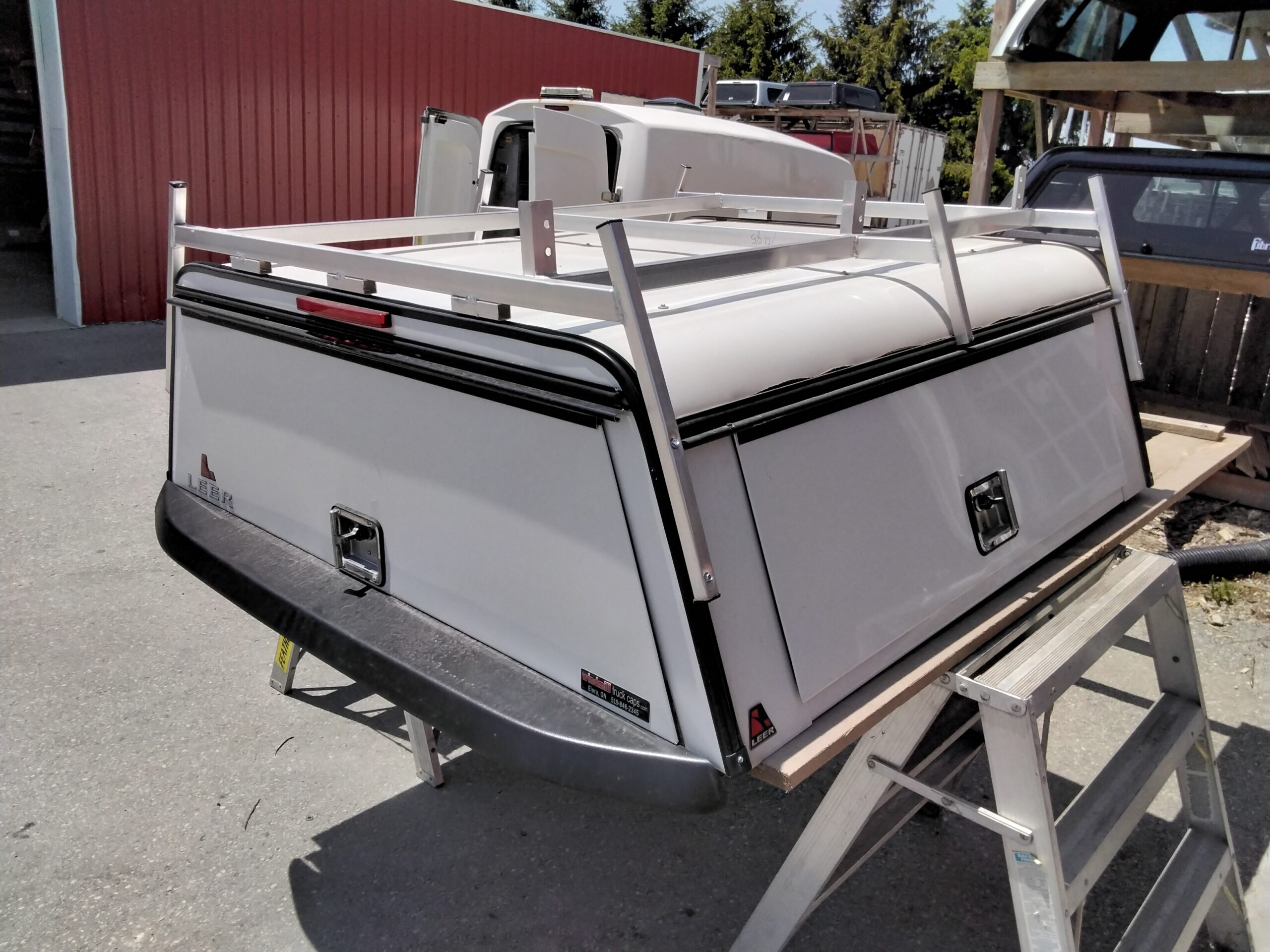 2024 - 2026 Ford Ranger 5' White Leer Contractor Truck Cap 2 2024 - 2026 Ford Ranger 5' White Leer Contractor Truck Cap - Image 2