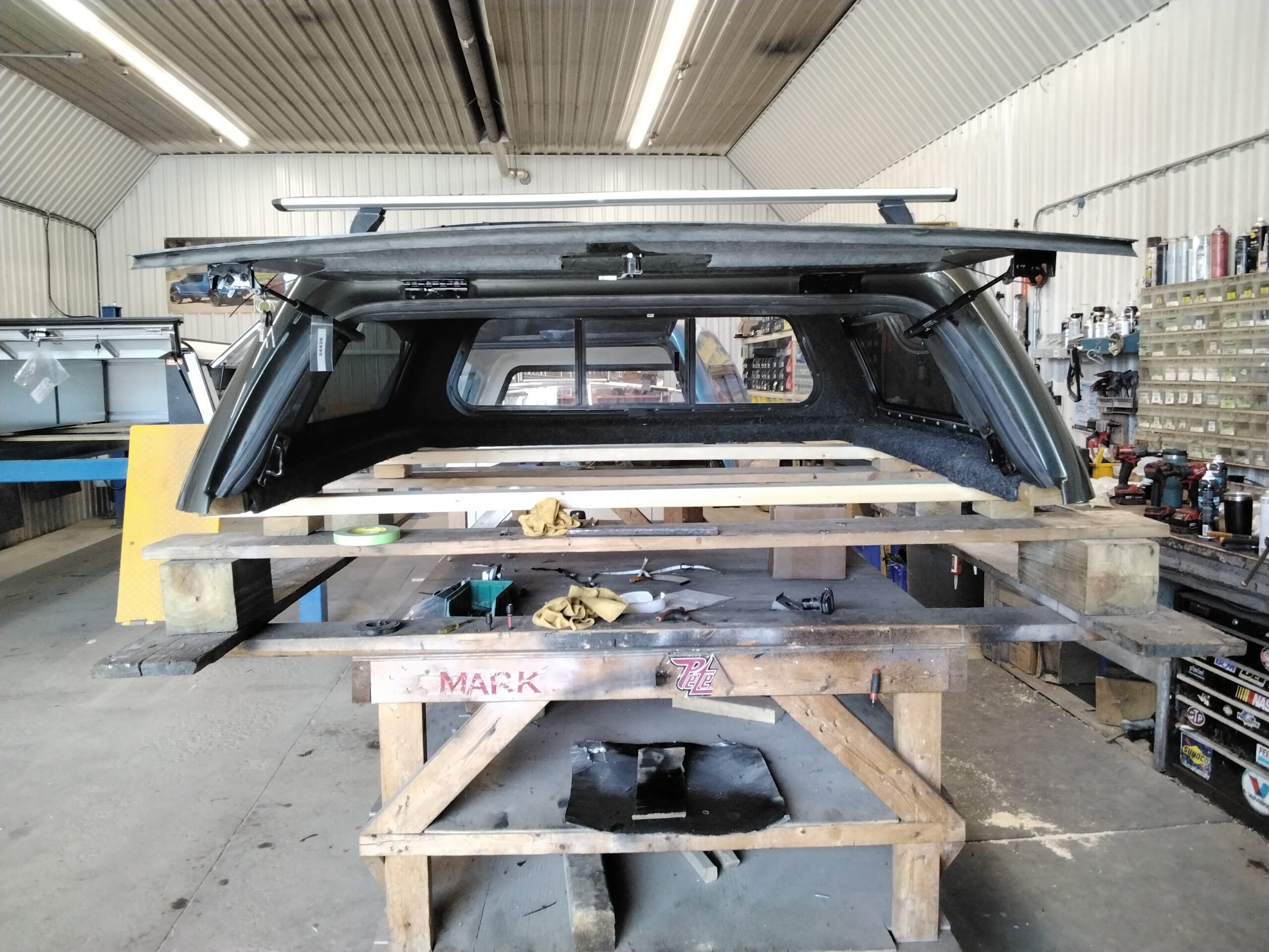 2015 - 2022 GMC Canyon or Chevrolet Colorado 5'2 GMW Leer100XL Truck Cap 3 2015 - 2022 GMC Canyon or Chevrolet Colorado 5'2 GMW Leer100XL Truck Cap - Image 3