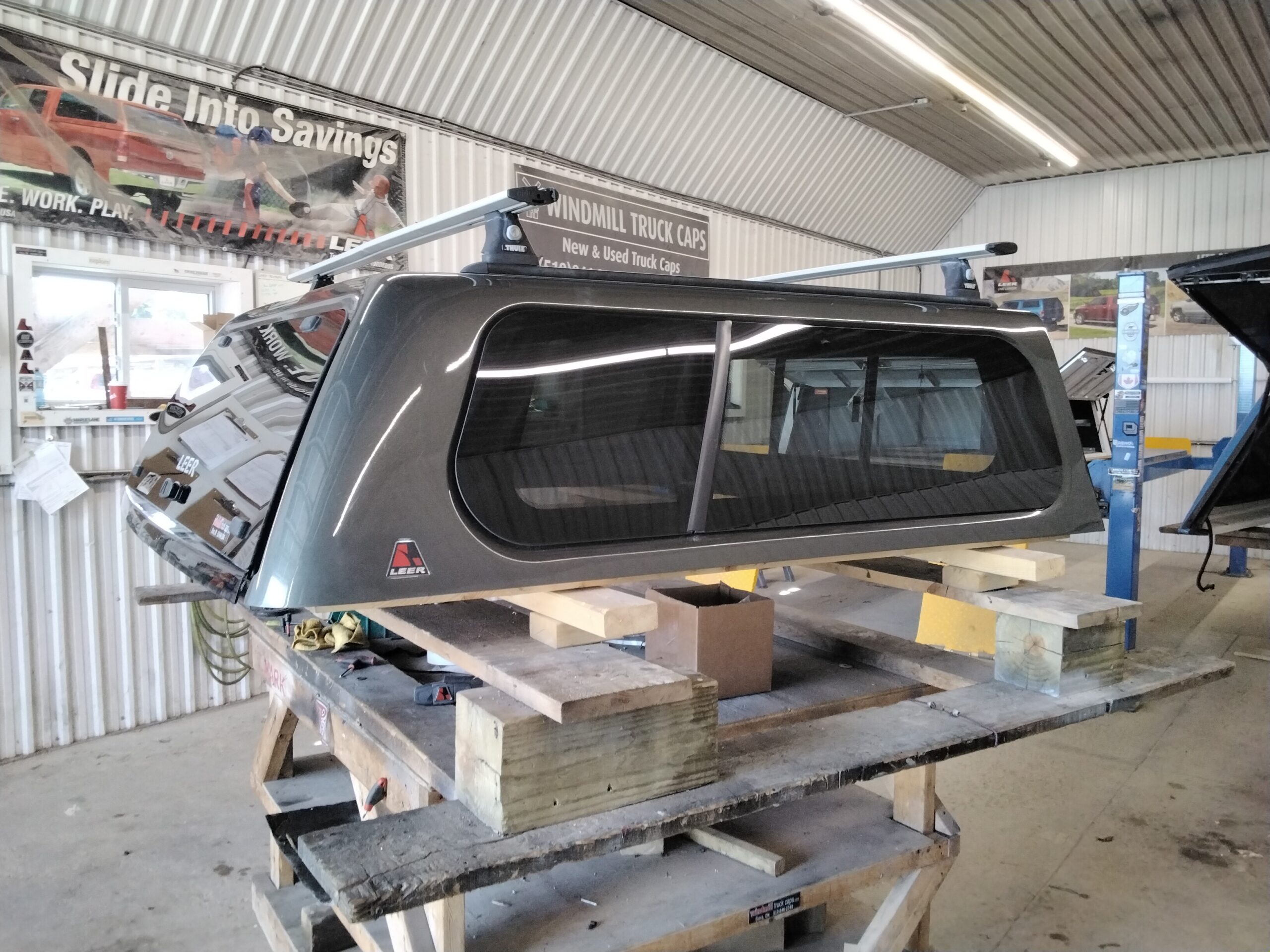 2015 - 2022 GMC Canyon or Chevrolet Colorado 5'2 GMW Leer100XL Truck Cap 2 2015 - 2022 GMC Canyon or Chevrolet Colorado 5'2 GMW Leer100XL Truck Cap - Image 2