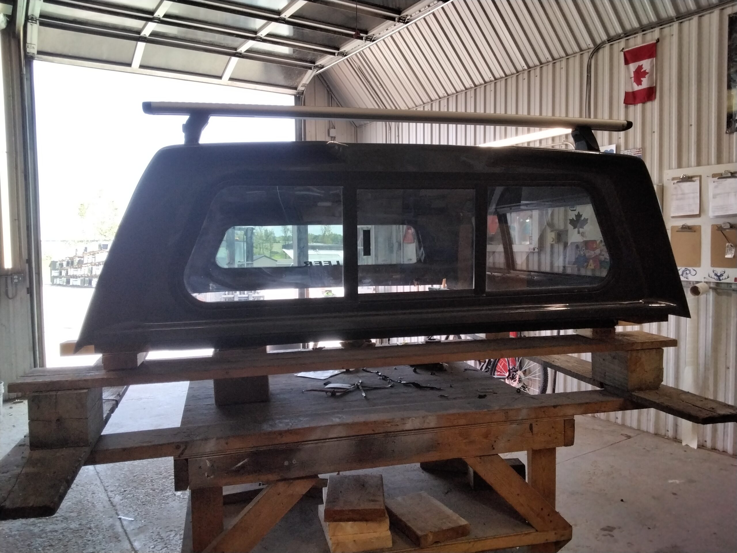 2015 - 2022 GMC Canyon or Chevrolet Colorado 5'2 GMW Leer100XL Truck Cap 4 2015 - 2022 GMC Canyon or Chevrolet Colorado 5'2 GMW Leer100XL Truck Cap - Image 4