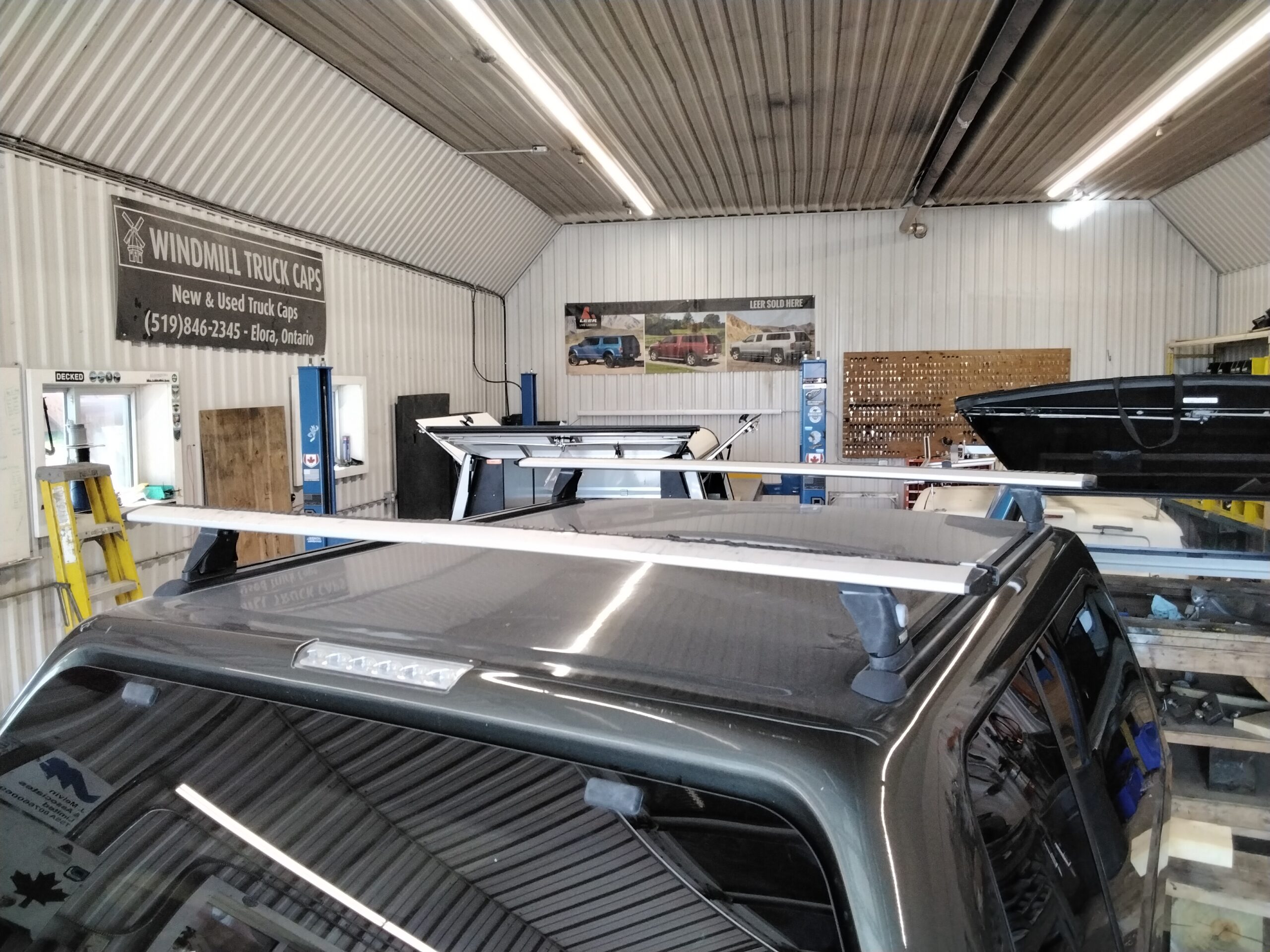 2015 - 2022 GMC Canyon or Chevrolet Colorado 5'2 GMW Leer100XL Truck Cap 5 2015 - 2022 GMC Canyon or Chevrolet Colorado 5'2 GMW Leer100XL Truck Cap - Image 5
