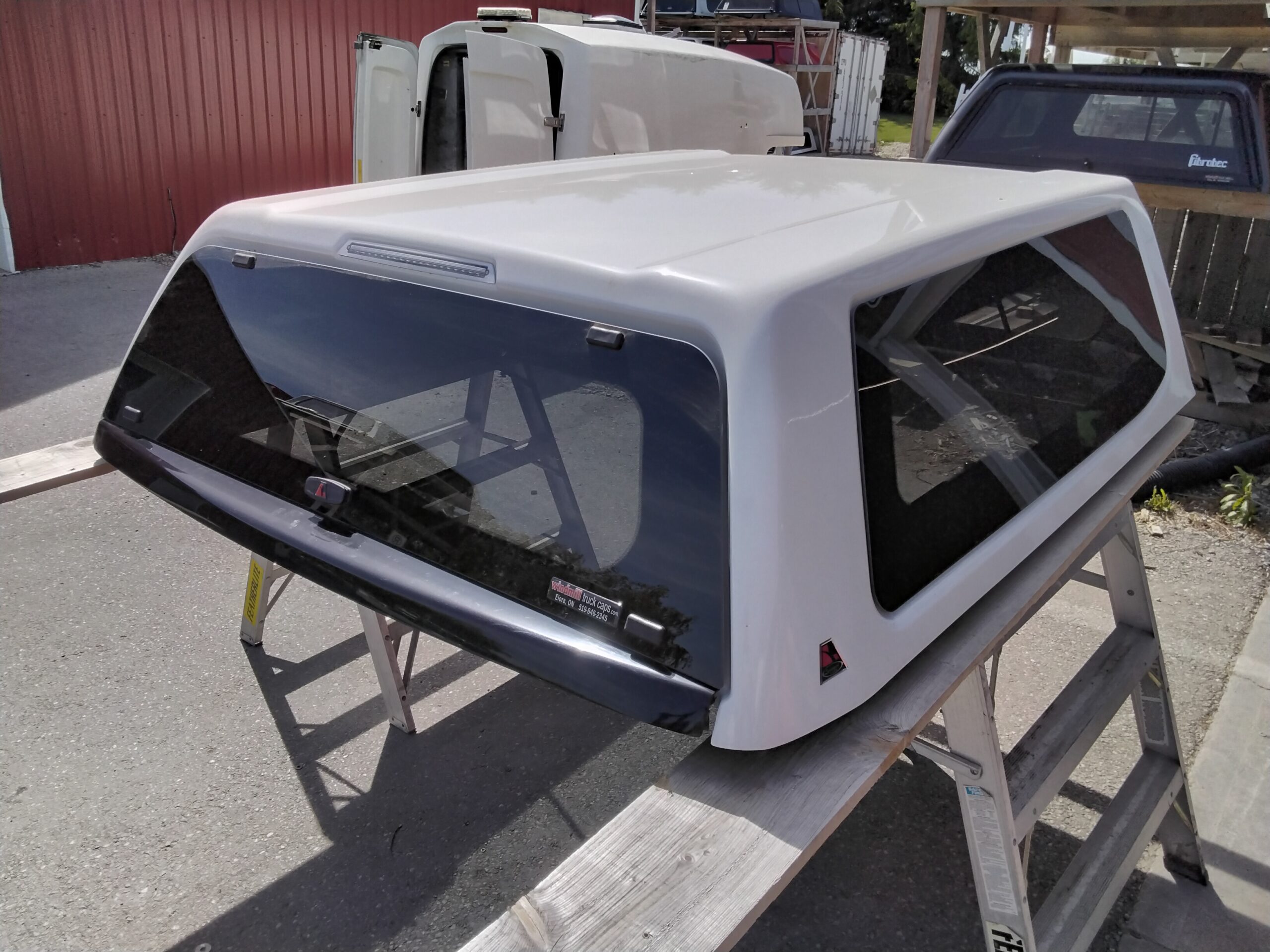 2019 - 2026 Chevrolet Silverado 1500 5'8 G1W Abalone White Leer100XQ Truck Cap 2 2019 - 2026 Chevrolet Silverado 1500 5'8 G1W Abalone White Leer100XQ Truck Cap - Image 2