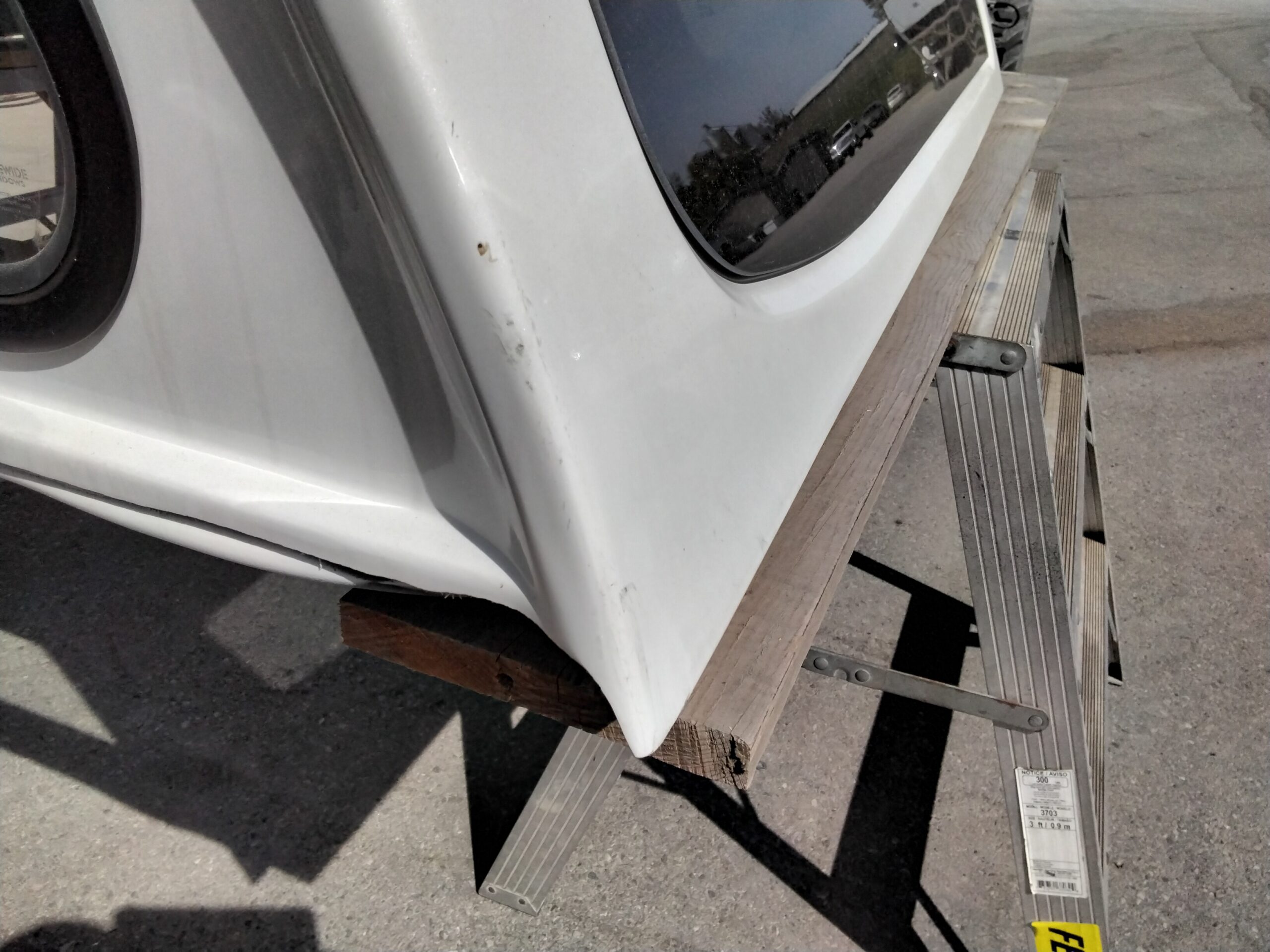 2019 - 2026 Chevrolet Silverado 1500 5'8 G1W Abalone White Leer100XQ Truck Cap 5 2019 - 2026 Chevrolet Silverado 1500 5'8 G1W Abalone White Leer100XQ Truck Cap - Image 5