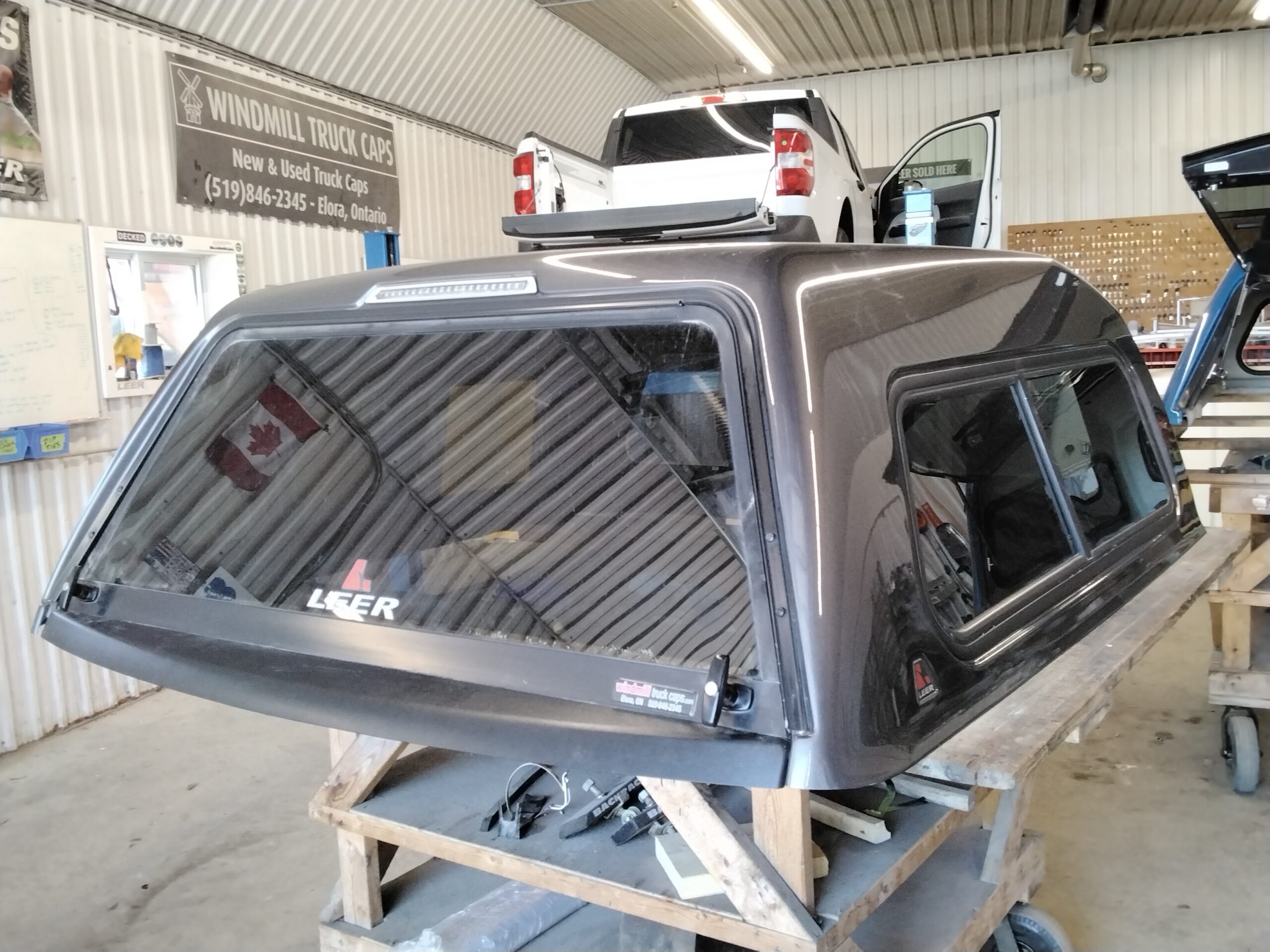 Dodge Ram 5'7 New Body Style PAU Granite Leer180 Truck Cap 2 Dodge Ram 5'7 New Body Style PAU Granite Leer180 Truck Cap - Image 2