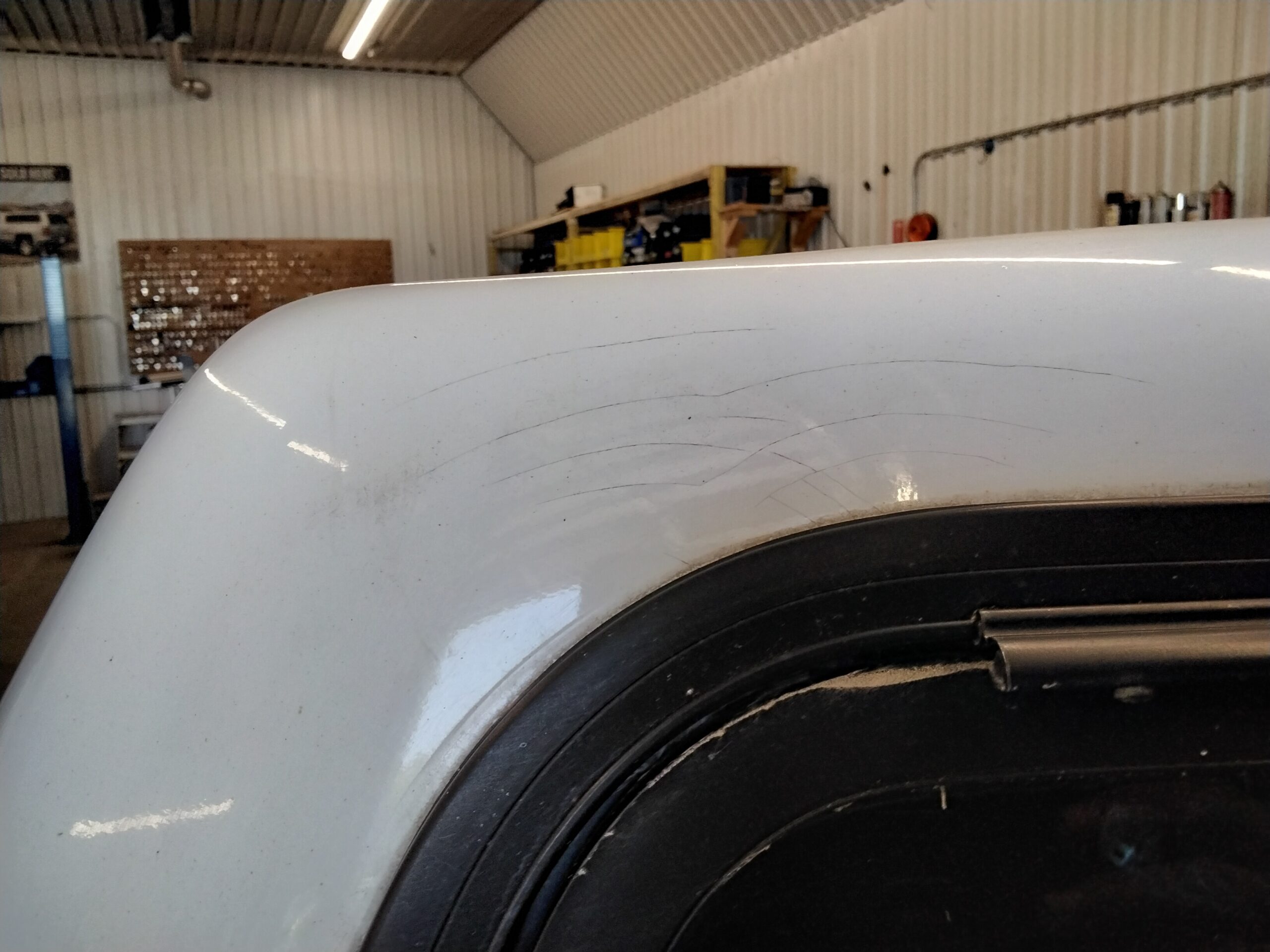 GMC Sierra 6'6 50 Olympic White Raider High Rise Truck Cap 10 GMC Sierra 6'6 50 Olympic White Raider High Rise Truck Cap - Image 10