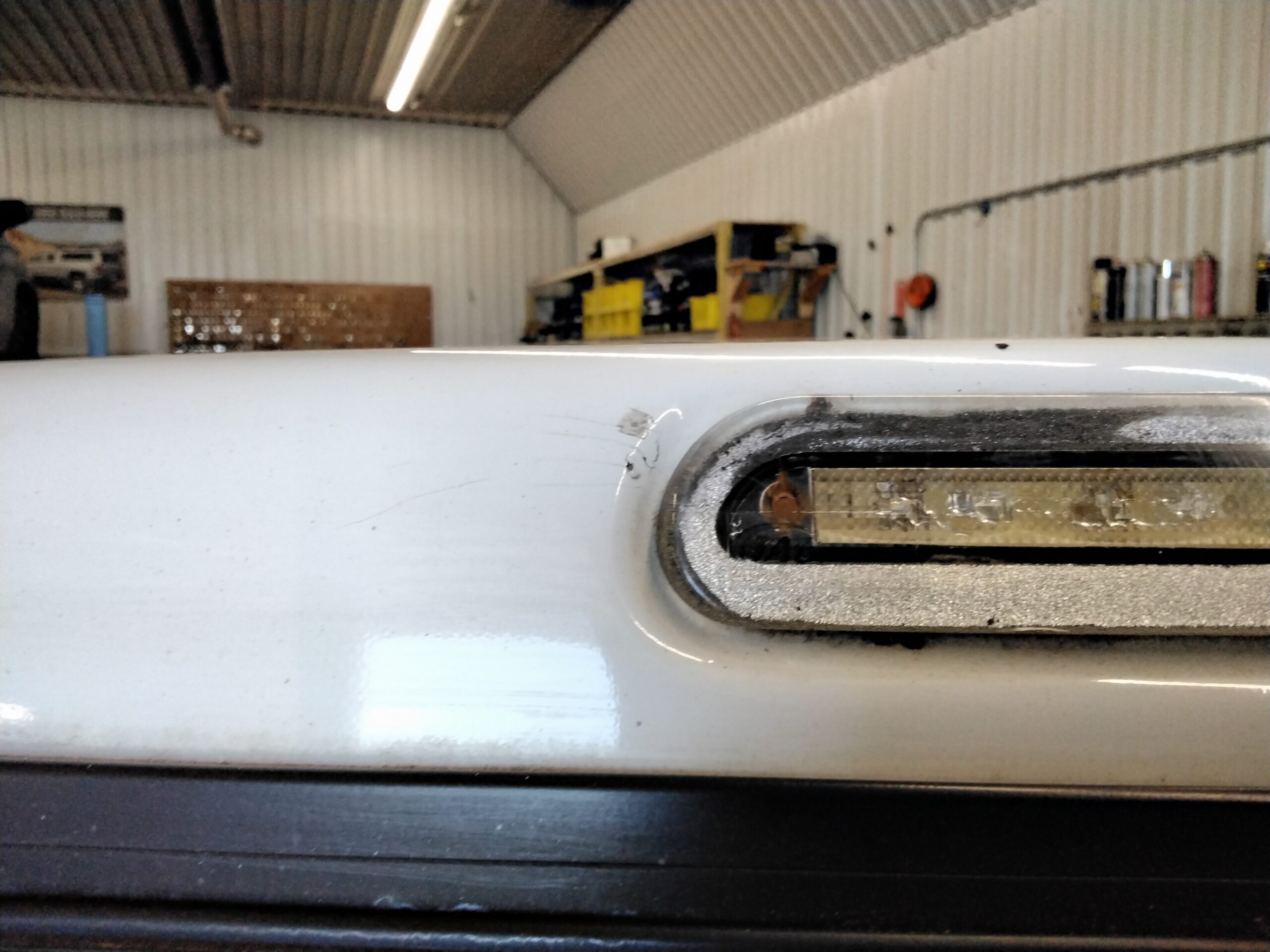 GMC Sierra 6'6 50 Olympic White Raider High Rise Truck Cap 11 GMC Sierra 6'6 50 Olympic White Raider High Rise Truck Cap - Image 11