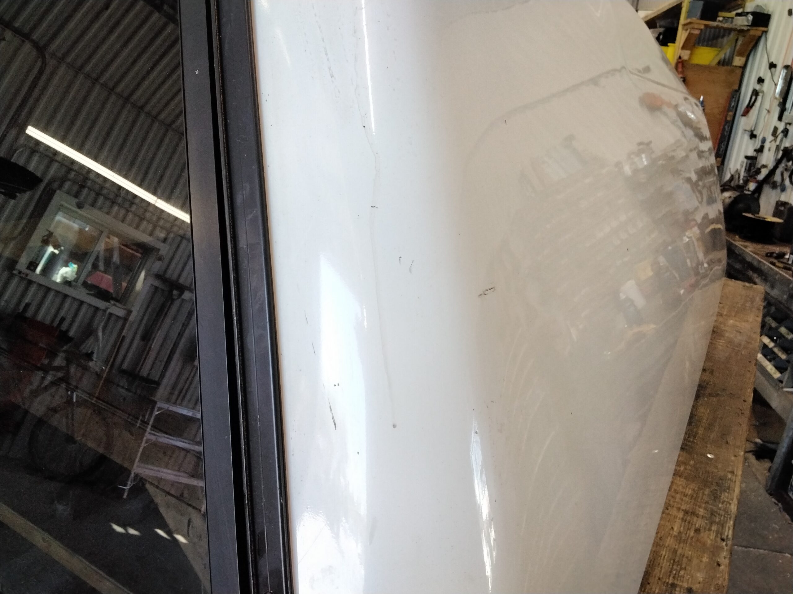 GMC Sierra 6'6 50 Olympic White Raider High Rise Truck Cap 15 GMC Sierra 6'6 50 Olympic White Raider High Rise Truck Cap - Image 15
