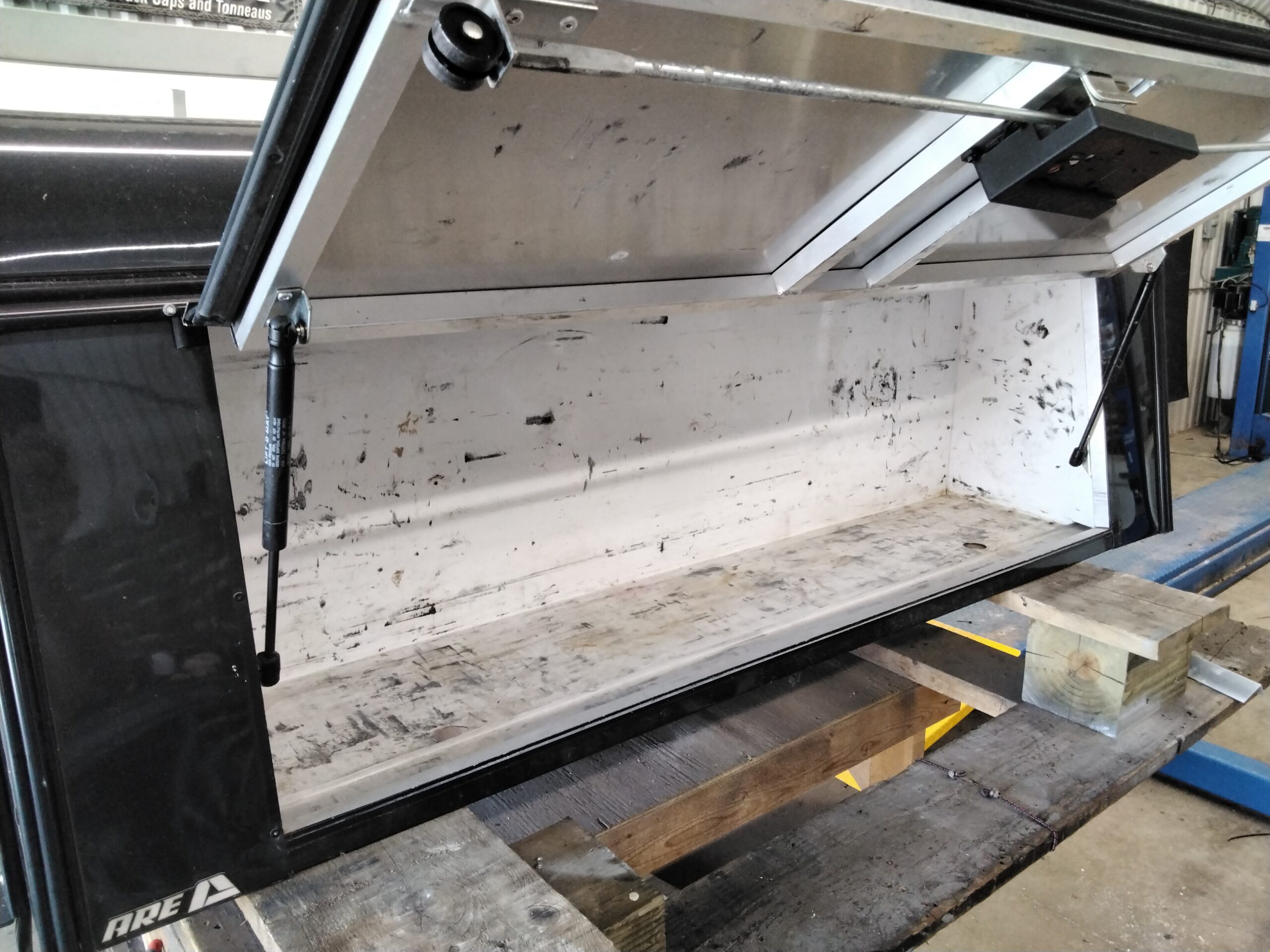 2015 - 2022 GMC Canyon or Chevrolet Colorado 5'2 GPA Graphite Metallic ARE Contractor Truck Cap 6 2015 - 2022 GMC Canyon or Chevrolet Colorado 5'2 GPA Graphite Metallic ARE Contractor Truck Cap - Image 6