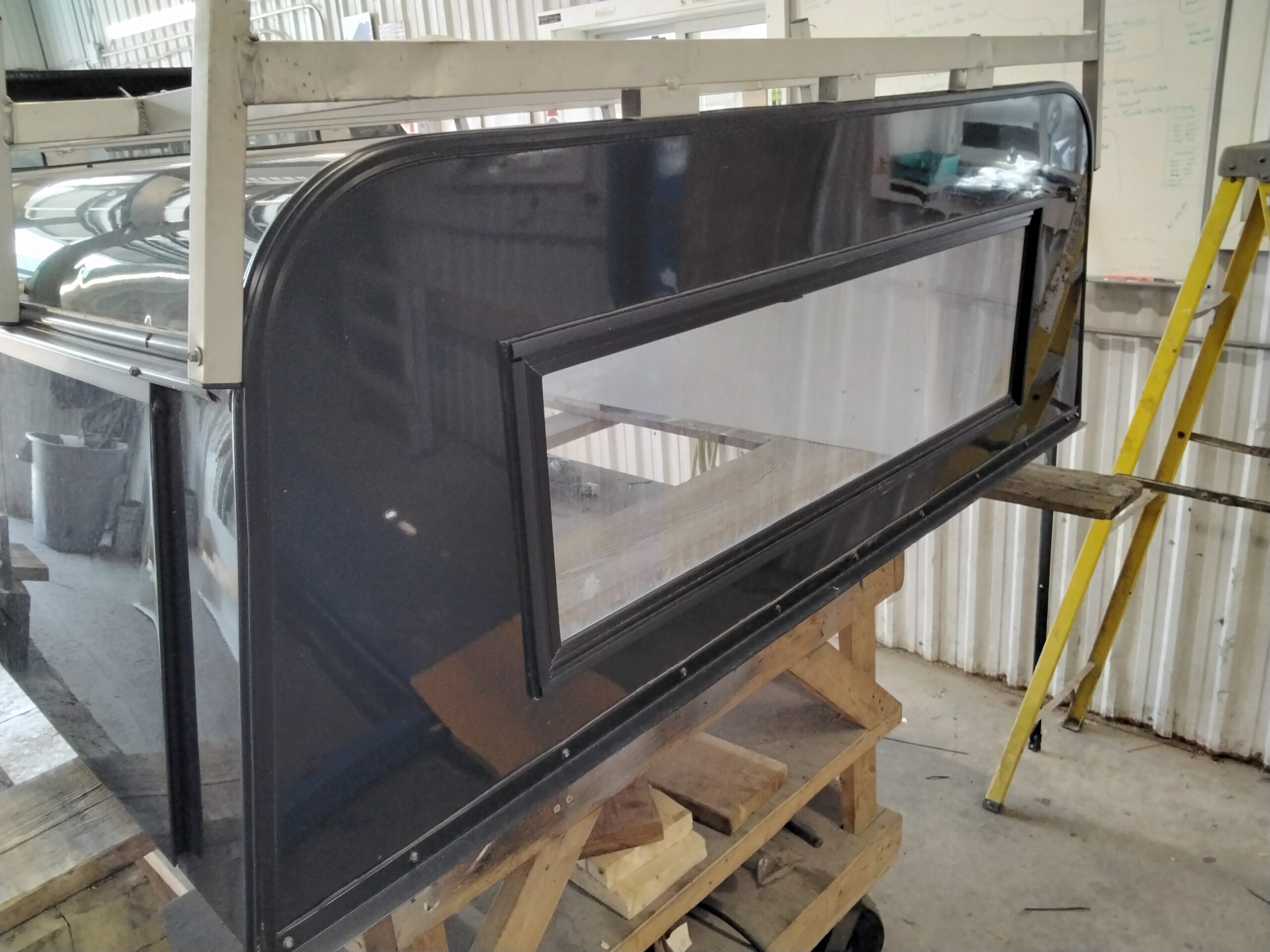 2015 - 2022 GMC Canyon or Chevrolet Colorado 5'2 GPA Graphite Metallic ARE Contractor Truck Cap 4 2015 - 2022 GMC Canyon or Chevrolet Colorado 5'2 GPA Graphite Metallic ARE Contractor Truck Cap - Image 4