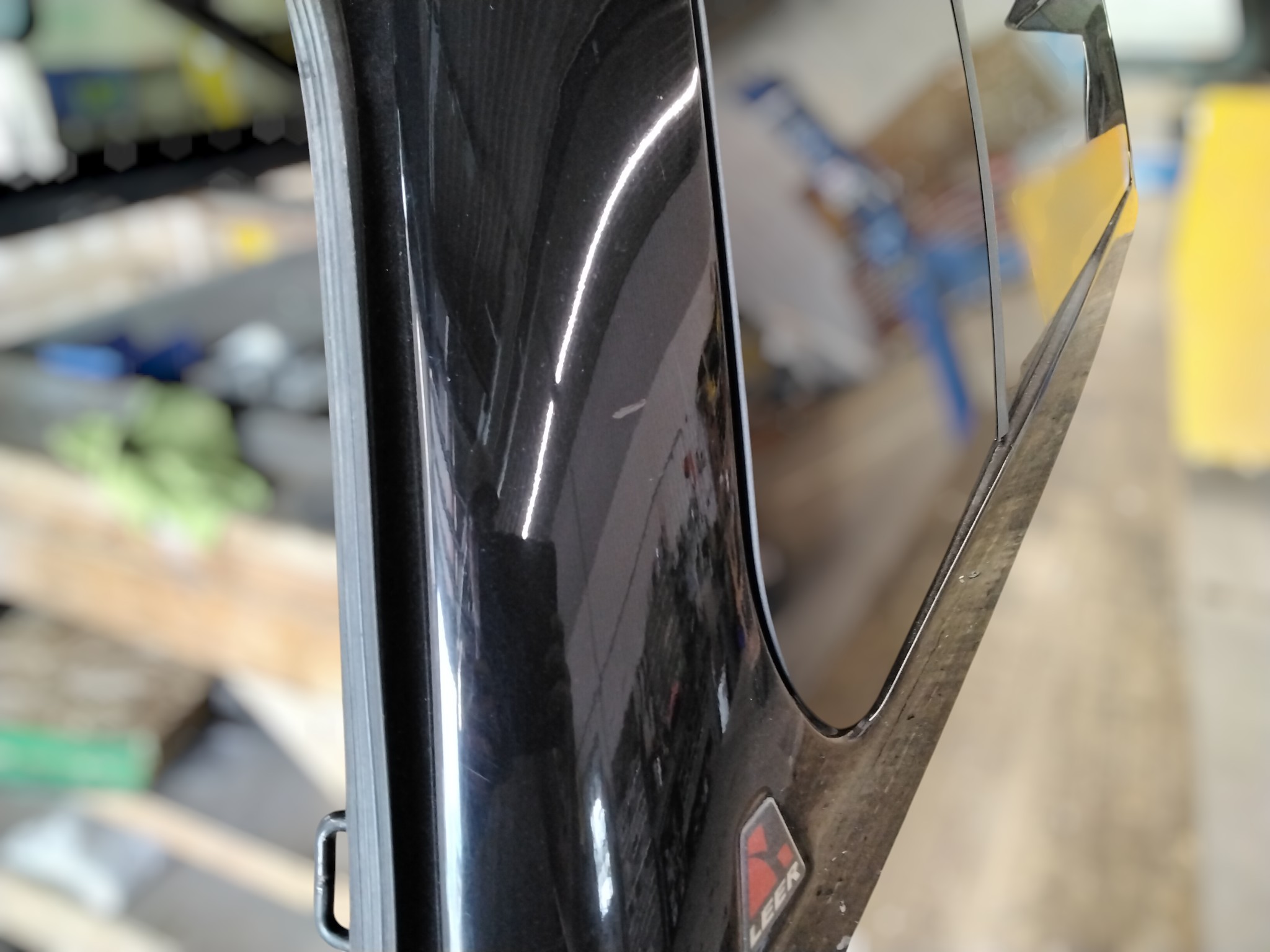 Dodge Ram 6'4 PX8 Black Leer100XL Truck Cap 5 Dodge Ram 6'4 PX8 Black Leer100XL Truck Cap - Image 5