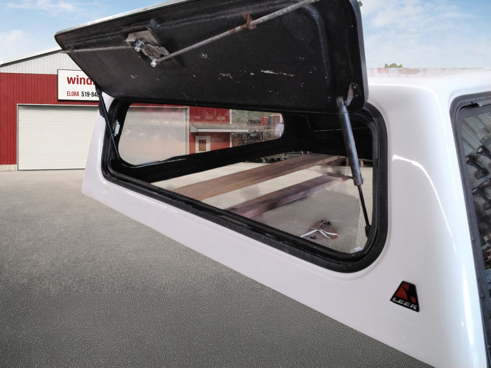 2004 - 2012 Chevrolet Colorado or GMC Canyon 5'2 50 Olympic White Leer100RCC Truck Cap 5 2004 - 2012 Chevrolet Colorado or GMC Canyon 5'2 50 Olympic White Leer100RCC Truck Cap - Image 5