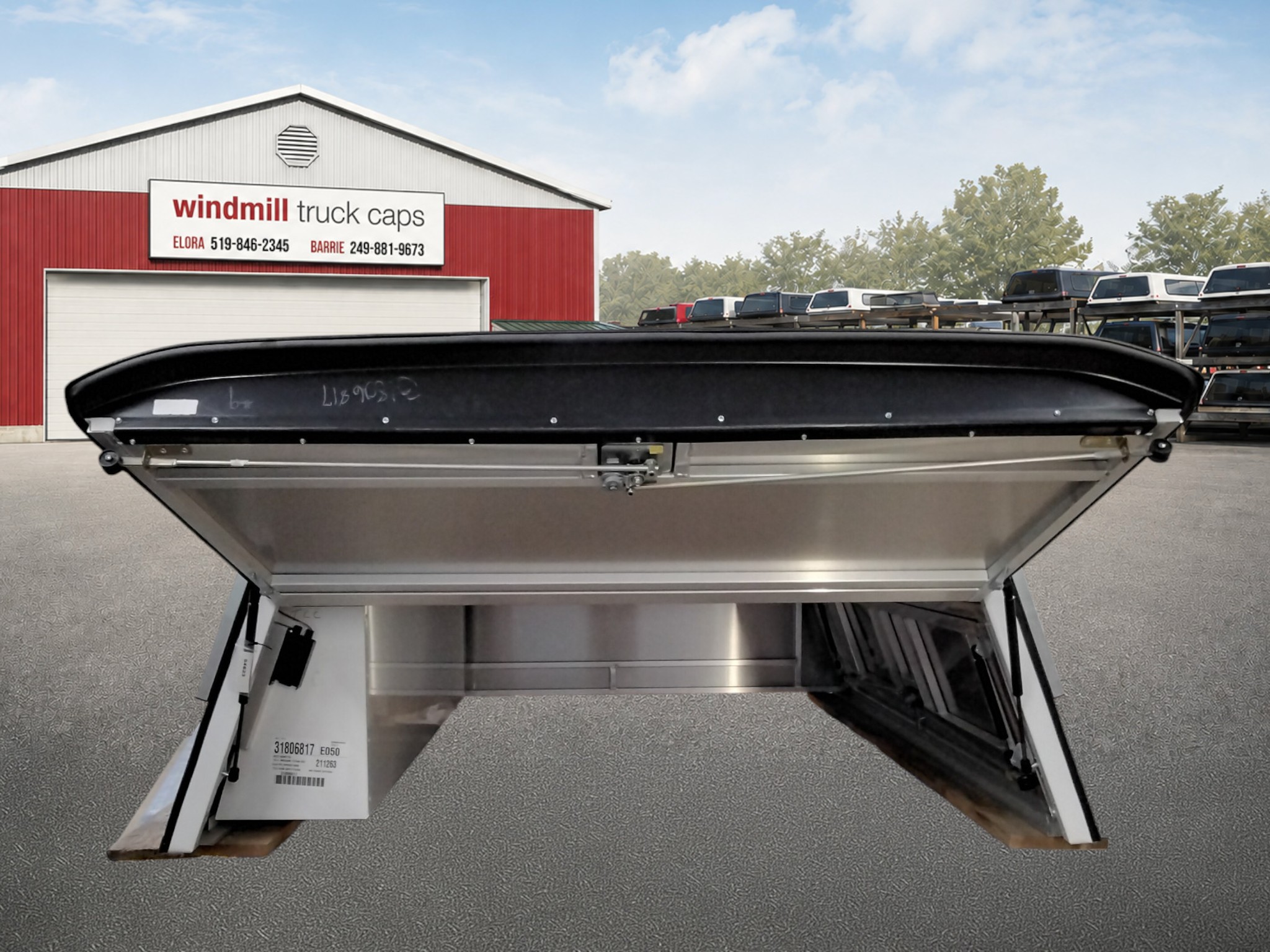 2016 - 2024 Nissan Titan 6'6 White Leer Contractor Truck Cap 3 2016 - 2024 Nissan Titan 6'6 White Leer Contractor Truck Cap - Image 3
