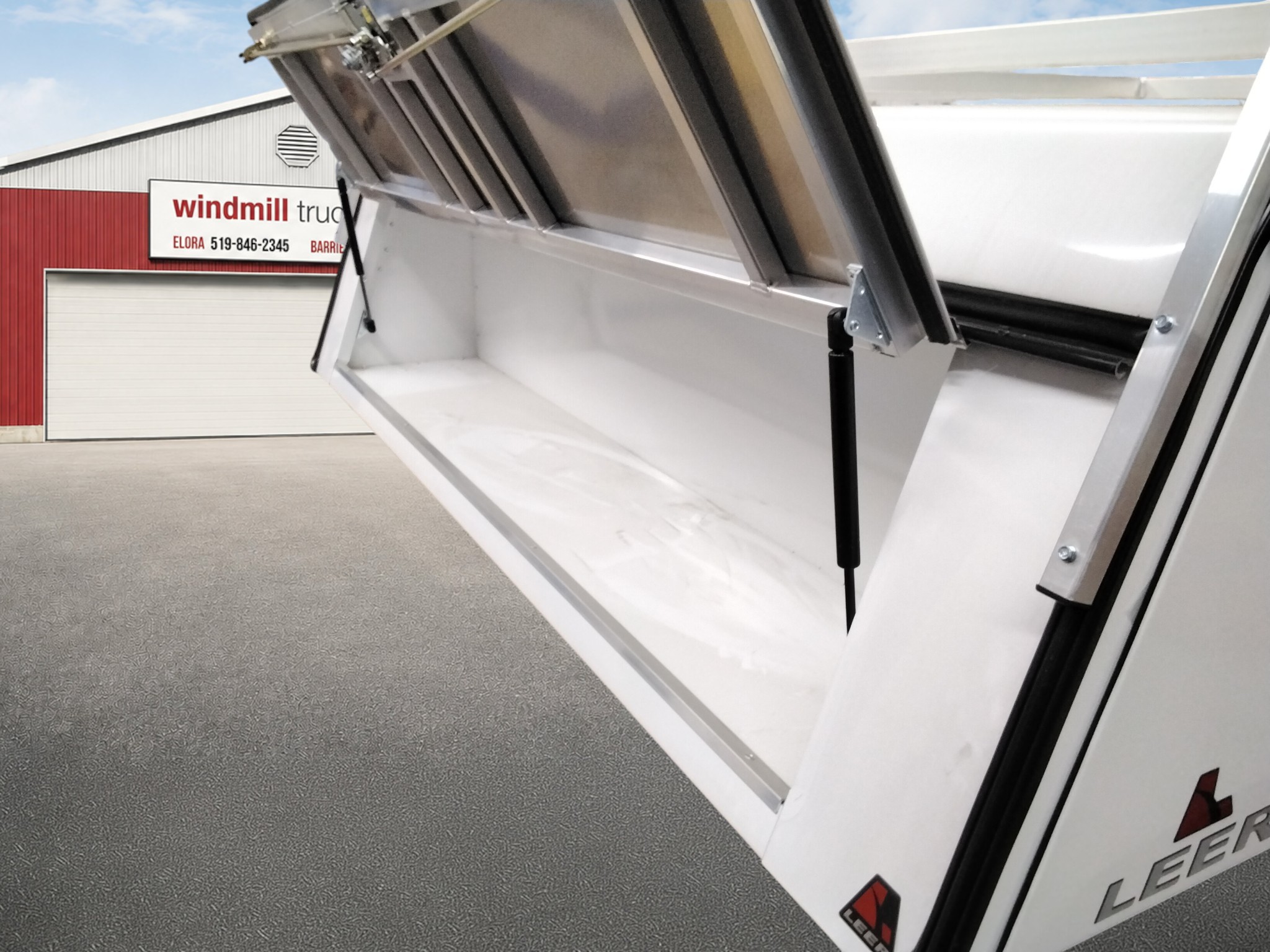 2016 - 2024 Nissan Titan 6'6 White Leer Contractor Truck Cap 5 2016 - 2024 Nissan Titan 6'6 White Leer Contractor Truck Cap - Image 5
