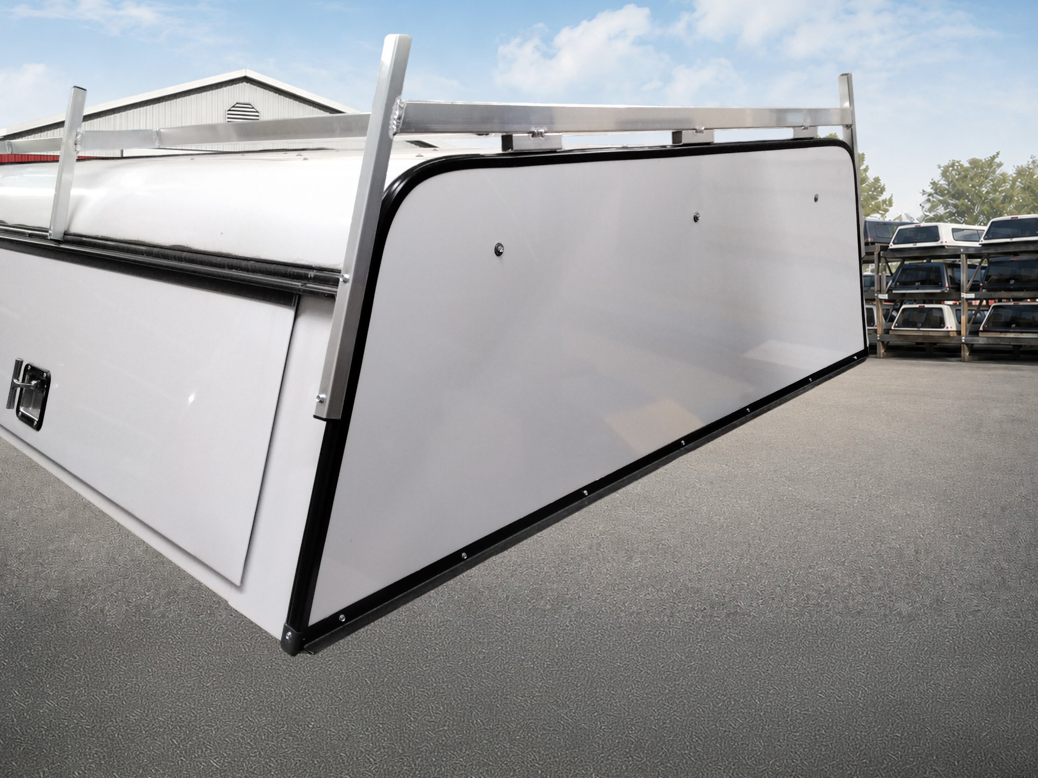2016 - 2024 Nissan Titan 6'6 White Leer Contractor Truck Cap 4 2016 - 2024 Nissan Titan 6'6 White Leer Contractor Truck Cap - Image 4