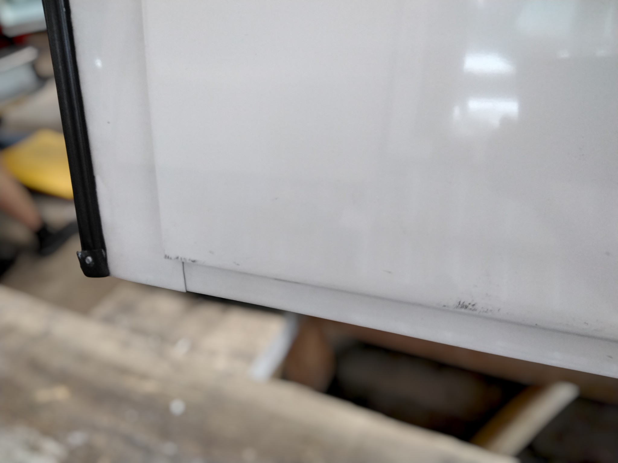 2019 - 2023 Ford Ranger 6' White Leer Contractor Truck Cap 7 2019 - 2023 Ford Ranger 6' White Leer Contractor Truck Cap - Image 7