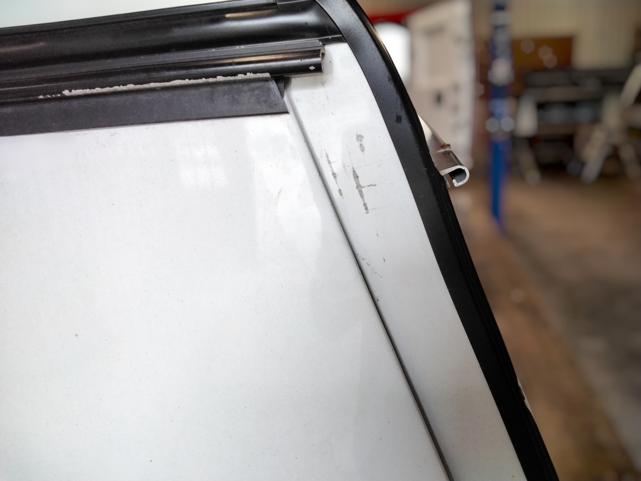 2019 - 2023 Ford Ranger 6' White Leer Contractor Truck Cap 9 2019 - 2023 Ford Ranger 6' White Leer Contractor Truck Cap - Image 9