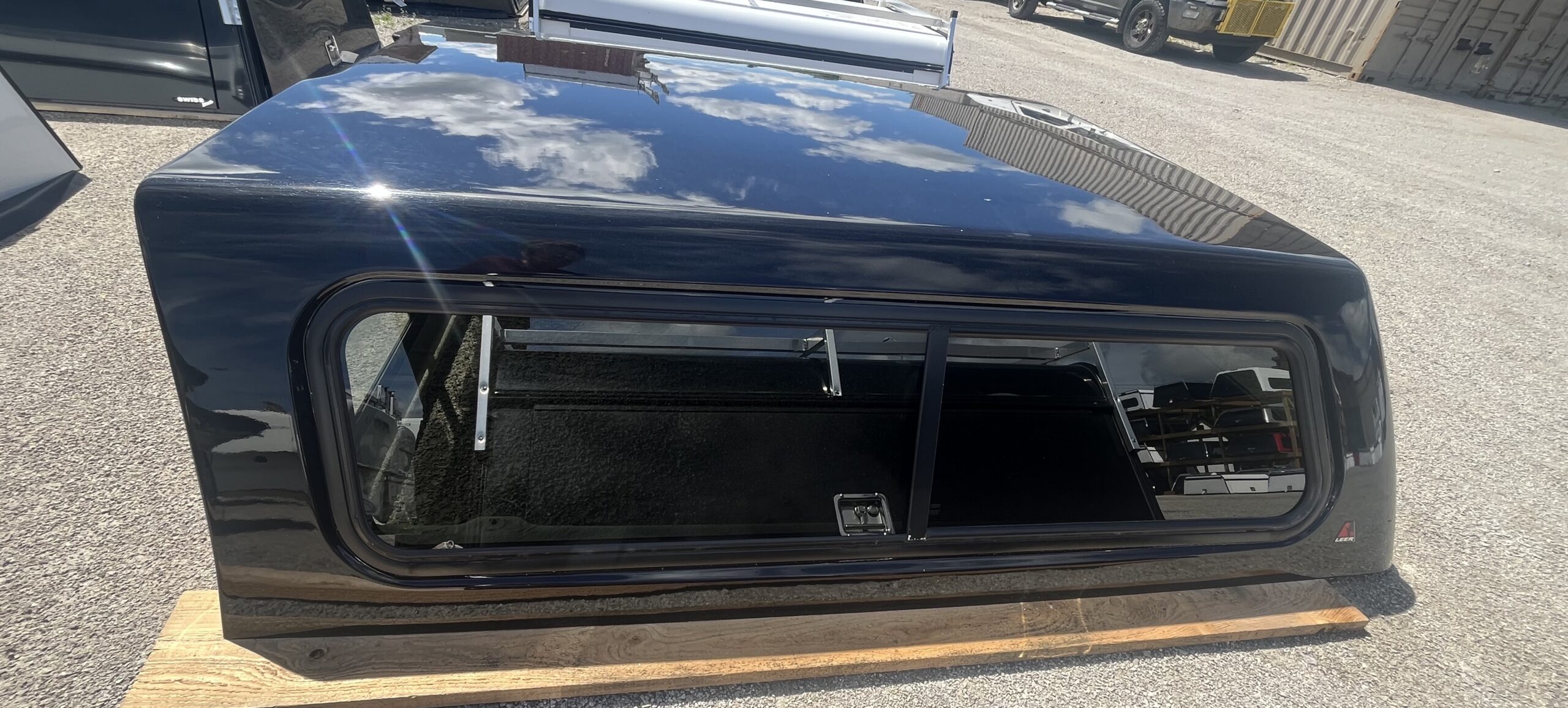 2015-2020 Ford F150 6'6 UM Black Leer 100R Truck Cap 3 2015-2020 Ford F150 6'6 UM Black Leer 100R Truck Cap - Image 3