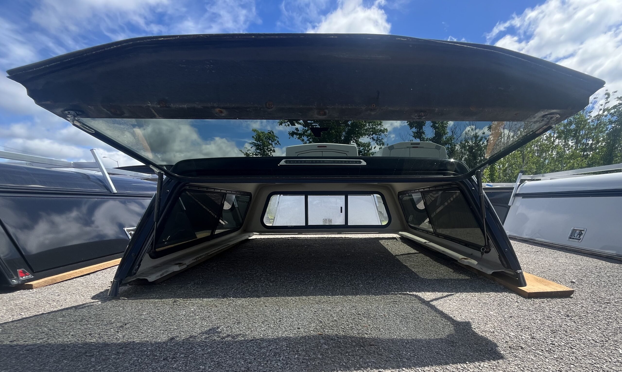 2015-2020 Ford F150 6'6 UM Black Leer 100R Truck Cap 5 2015-2020 Ford F150 6'6 UM Black Leer 100R Truck Cap - Image 5