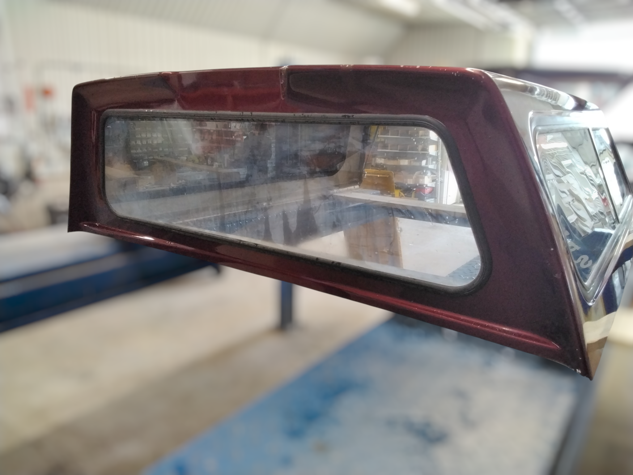 Dodge Ram 6'4 Burgandy Leer100R Truck Cap 6 Dodge Ram 6'4 Burgandy Leer100R Truck Cap - Image 6
