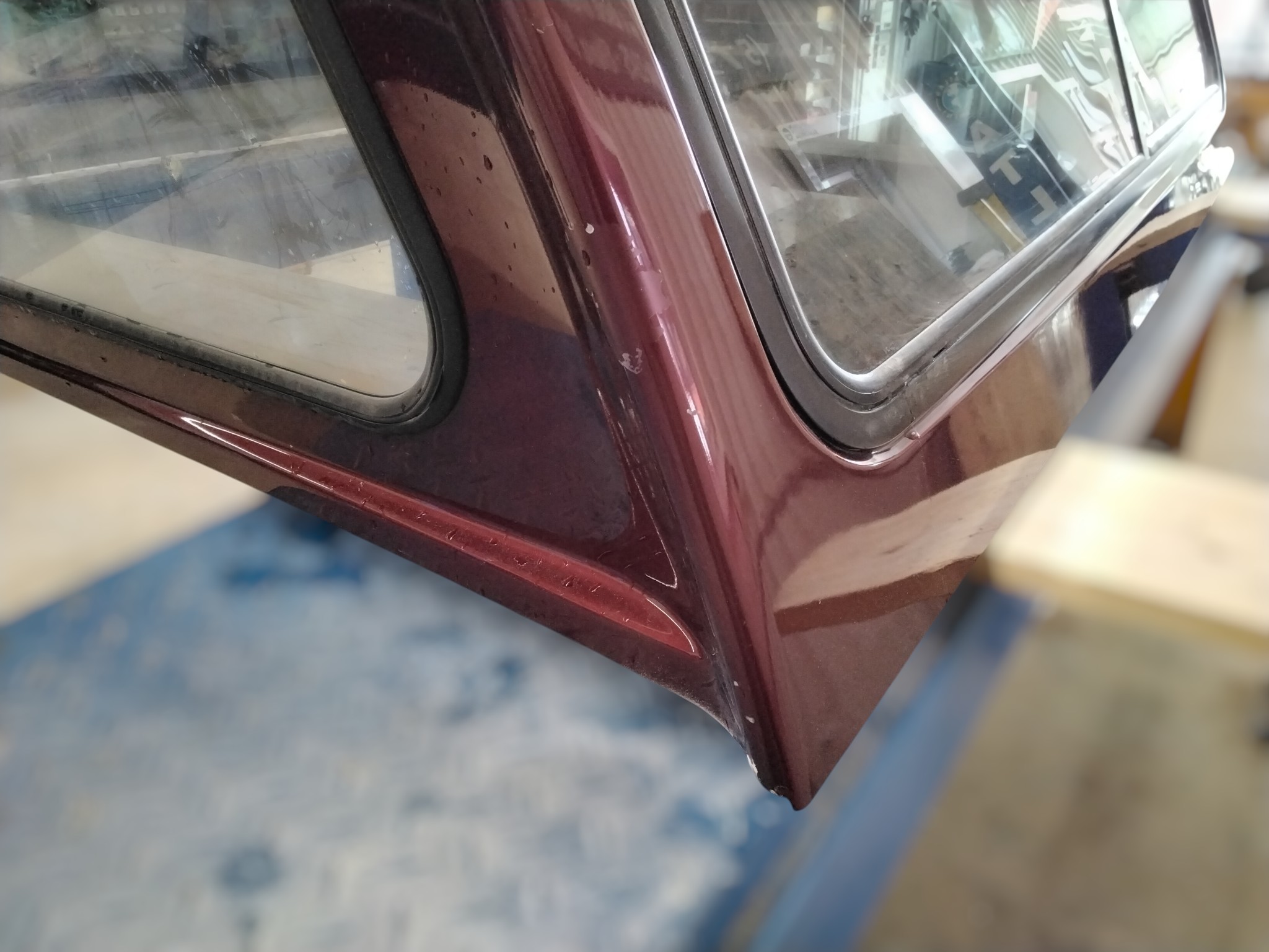 Dodge Ram 6'4 Burgandy Leer100R Truck Cap 7 Dodge Ram 6'4 Burgandy Leer100R Truck Cap - Image 7