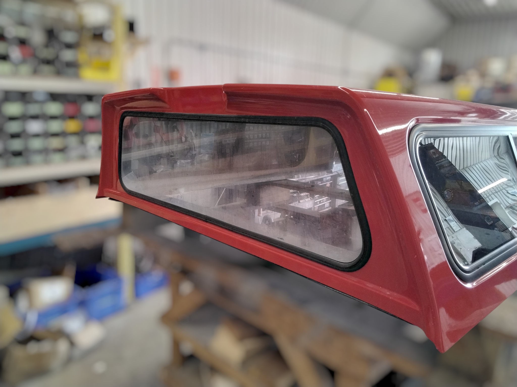 GMC Sierra or Chevrolet Silverado 5'8 G7C Pull Me Over Red Leer100R Truck Cap 7 GMC Sierra or Chevrolet Silverado 5'8 G7C Pull Me Over Red Leer100R Truck Cap - Image 7
