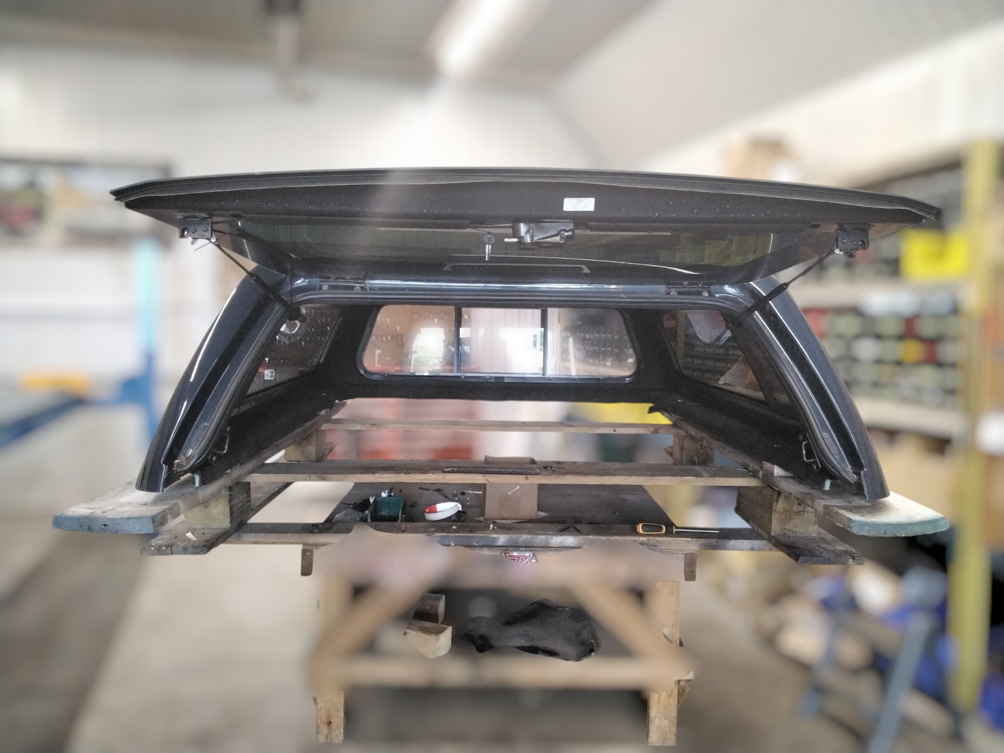 2020 - 2026 Chevrolet Silverado HD 2500/3500 6'9 GAO Northsky Blue Leer100XL Truck Cap 3 2020 - 2026 Chevrolet Silverado HD 2500/3500 6'9 GAO Northsky Blue Leer100XL Truck Cap - Image 3