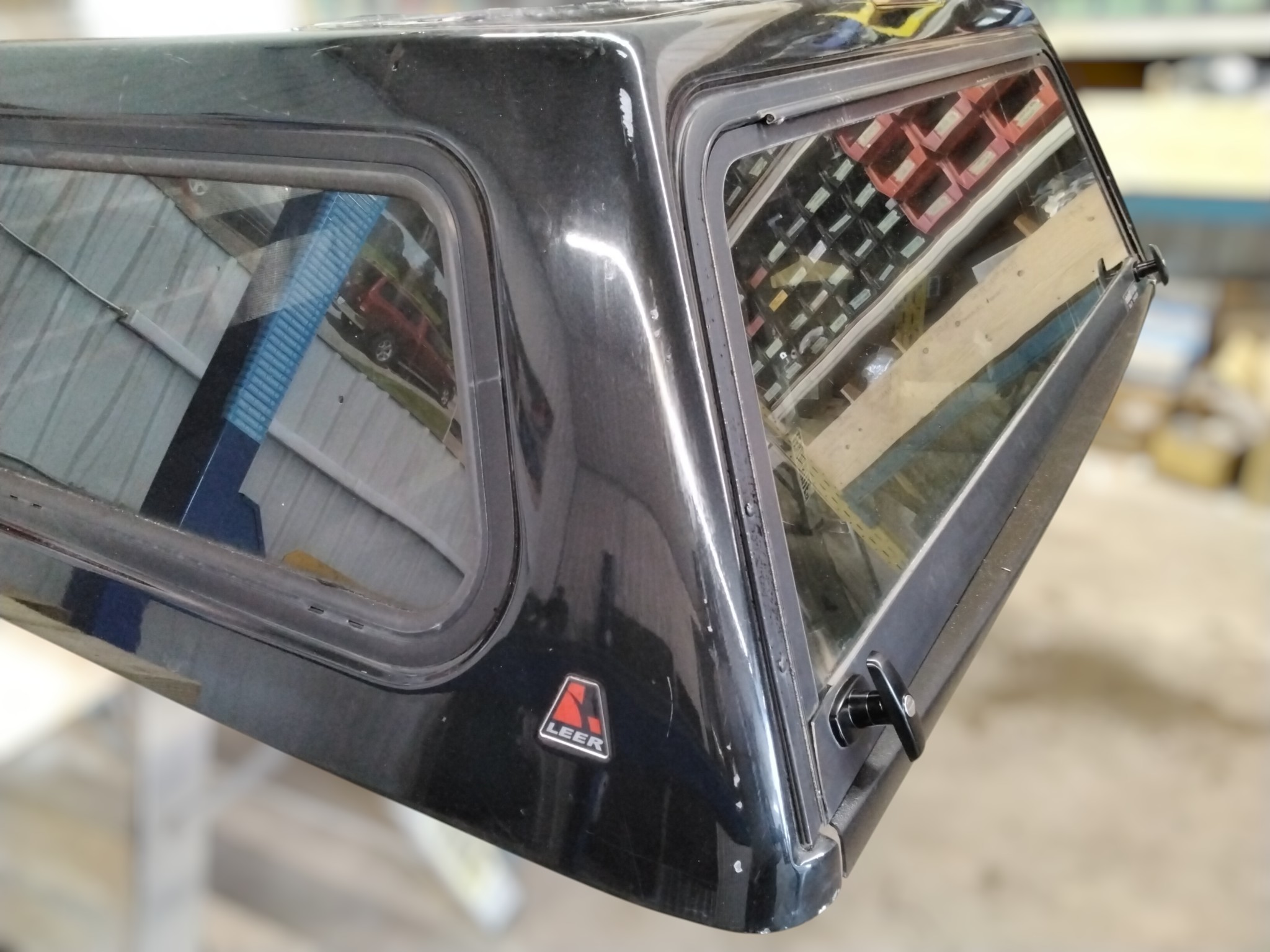 2009 - 2014 Ford F140 6'6 UH Tuxedo Black Leer Legend Truck Cap 6 2009 - 2014 Ford F140 6'6 UH Tuxedo Black Leer Legend Truck Cap - Image 6