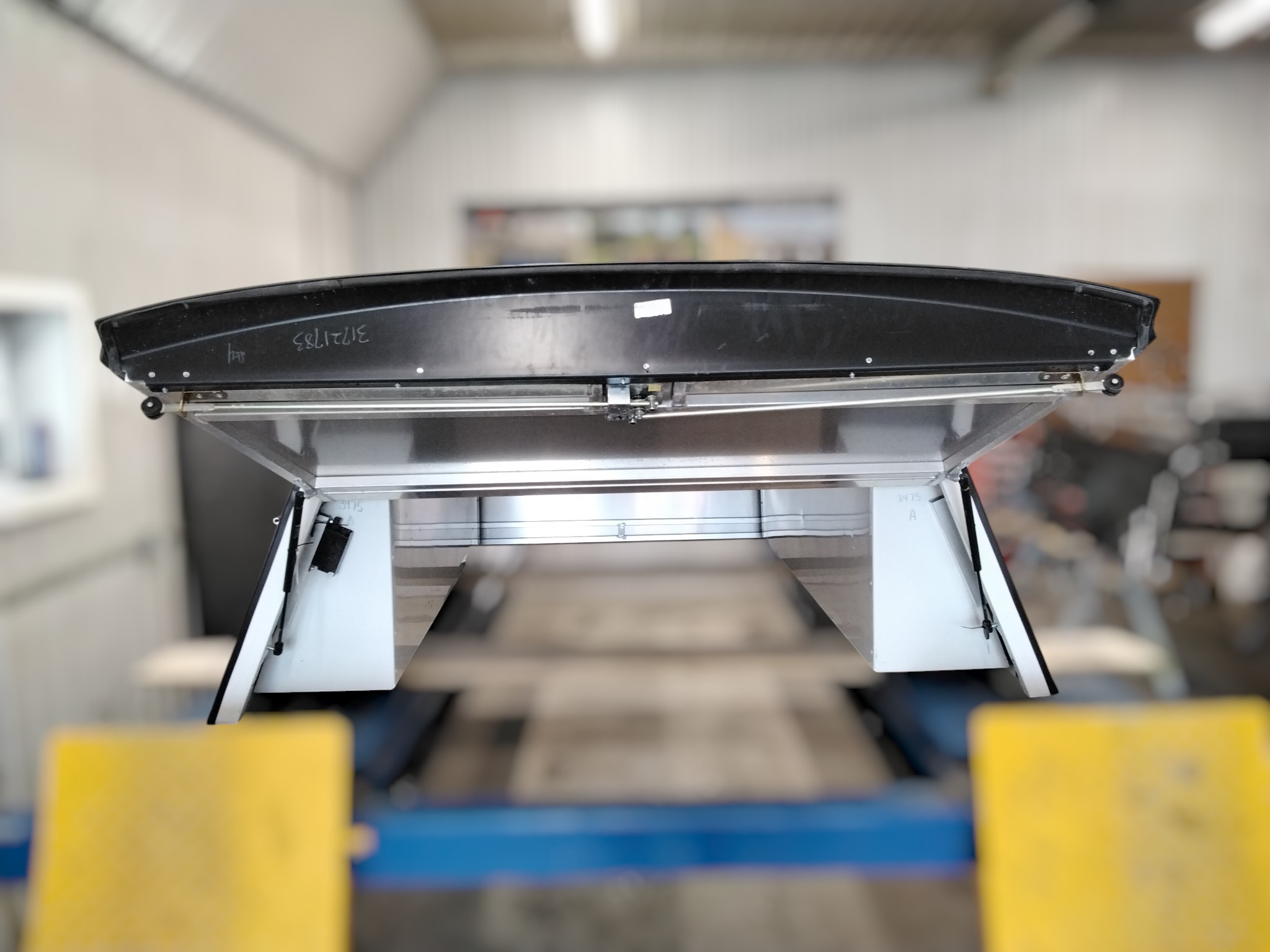 GMC Sierra or Chevrolet Silverado 5'8 White Leer ACC Contractor Truck Cap 3 GMC Sierra or Chevrolet Silverado 5'8 White Leer ACC Contractor Truck Cap - Image 3