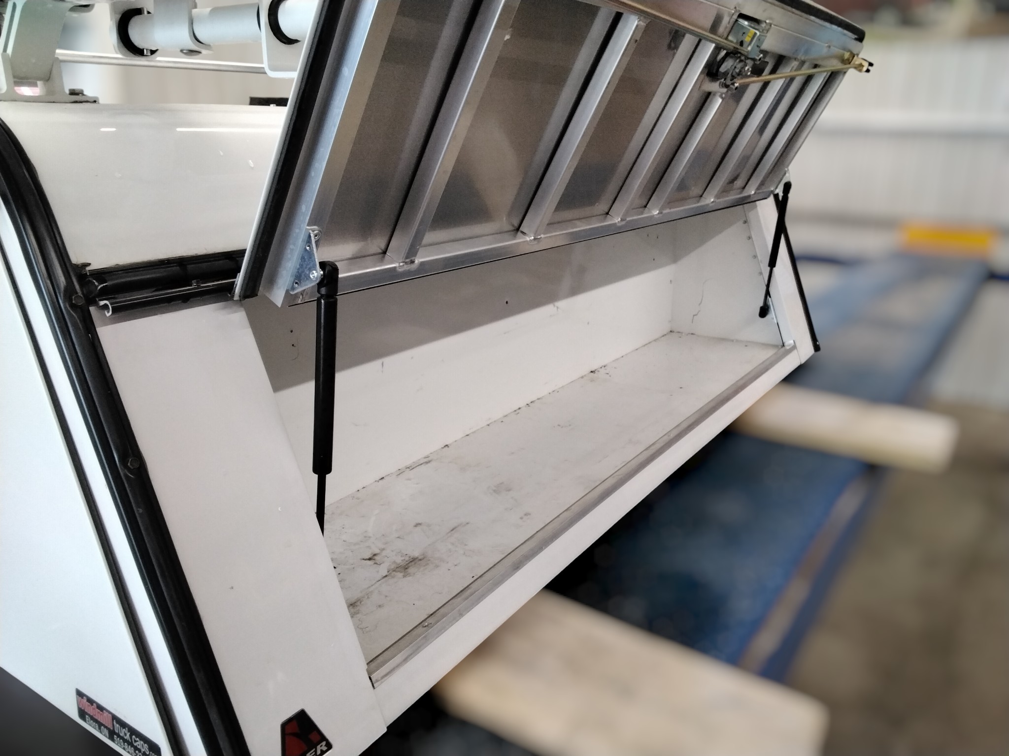 GMC Sierra or Chevrolet Silverado 5'8 White Leer ACC Contractor Truck Cap 5 GMC Sierra or Chevrolet Silverado 5'8 White Leer ACC Contractor Truck Cap - Image 5
