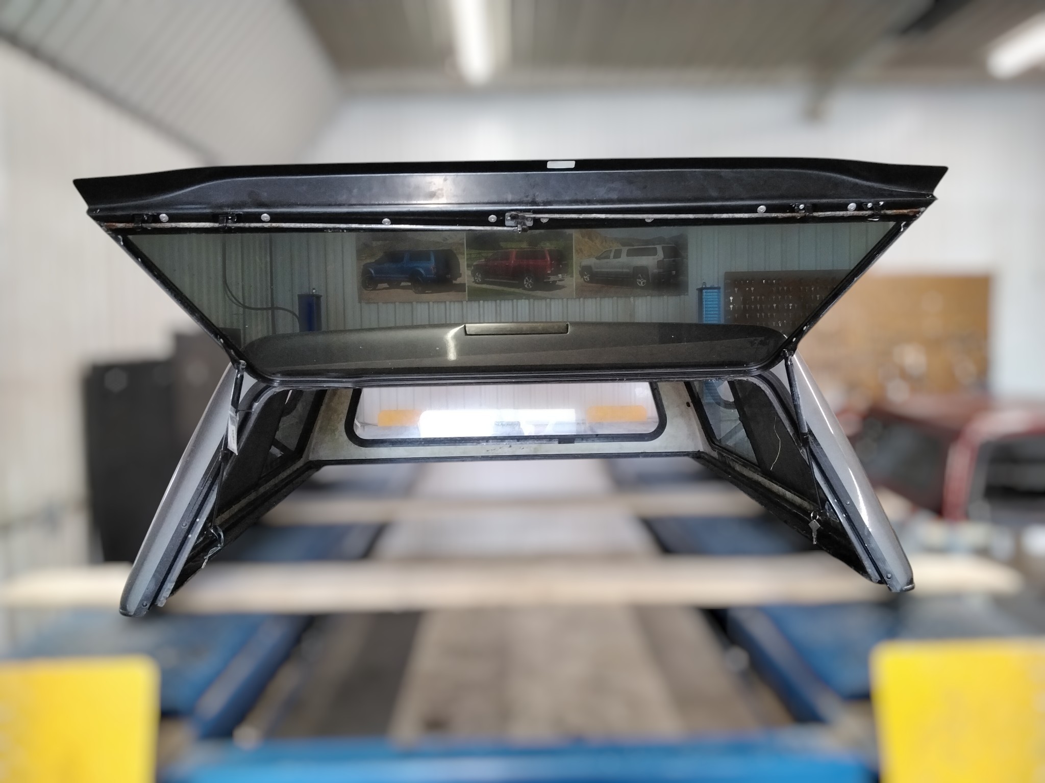 2008 -2016 Ford Superduty 6'9 UJ Sterling Grey ARE Truck Cap 3 2008 -2016 Ford Superduty 6'9 UJ Sterling Grey ARE Truck Cap - Image 3