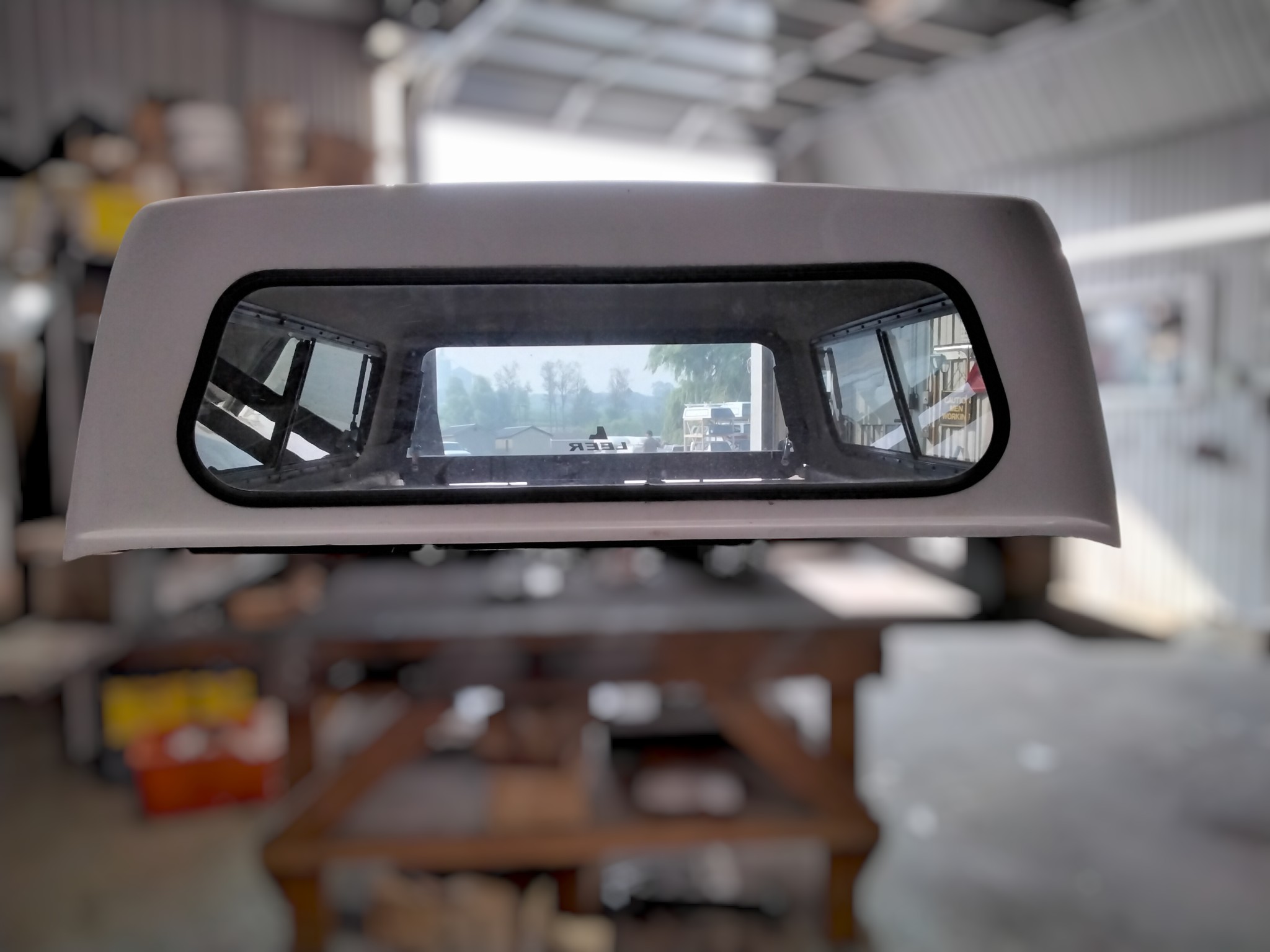 1993 - 2012 Ford Ranger 6' YZ White Leer Truck Cap 4 1993 - 2012 Ford Ranger 6' YZ White Leer Truck Cap - Image 4