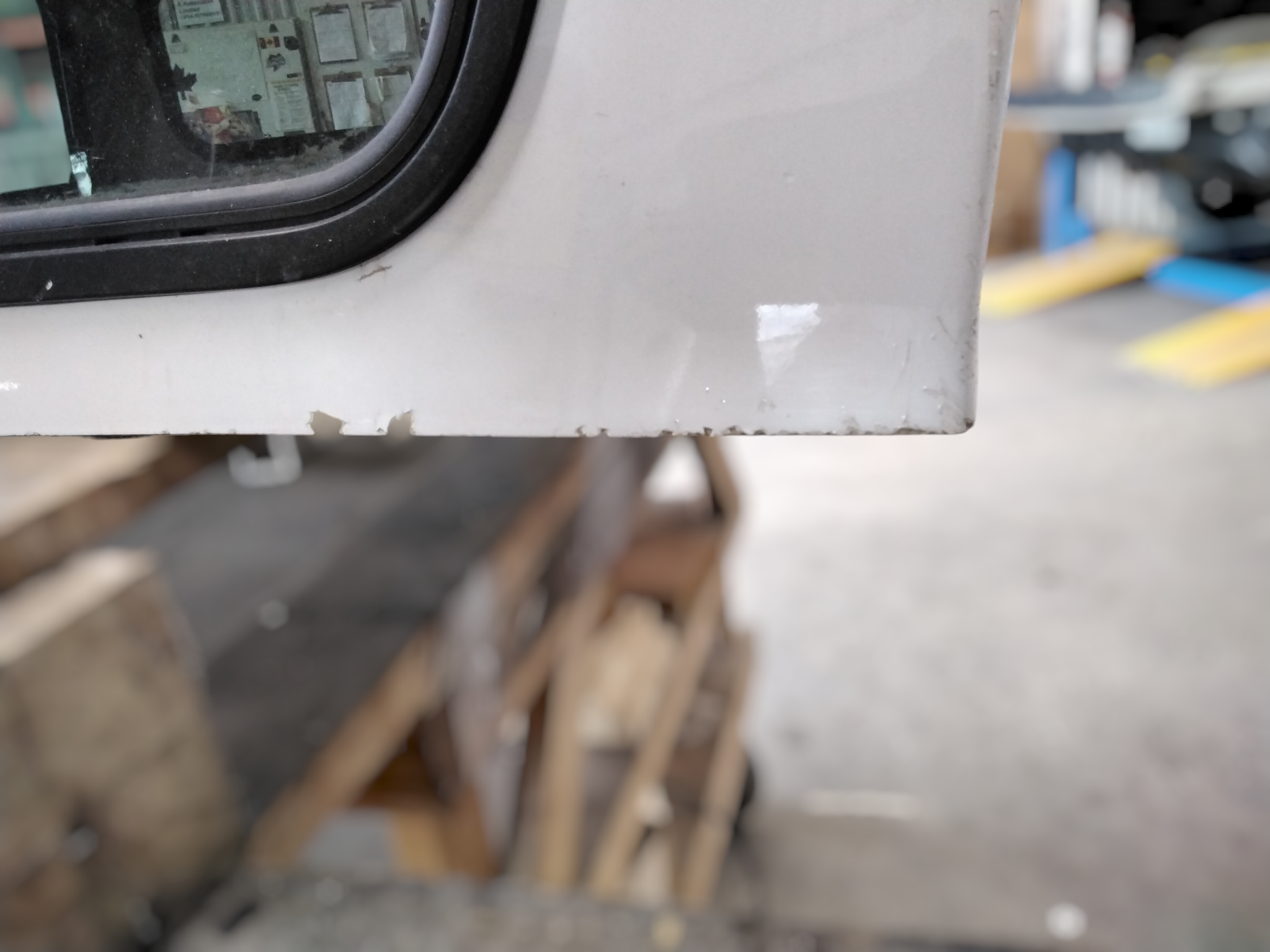 1993 - 2012 Ford Ranger 6' YZ White Leer Truck Cap 5 1993 - 2012 Ford Ranger 6' YZ White Leer Truck Cap - Image 5