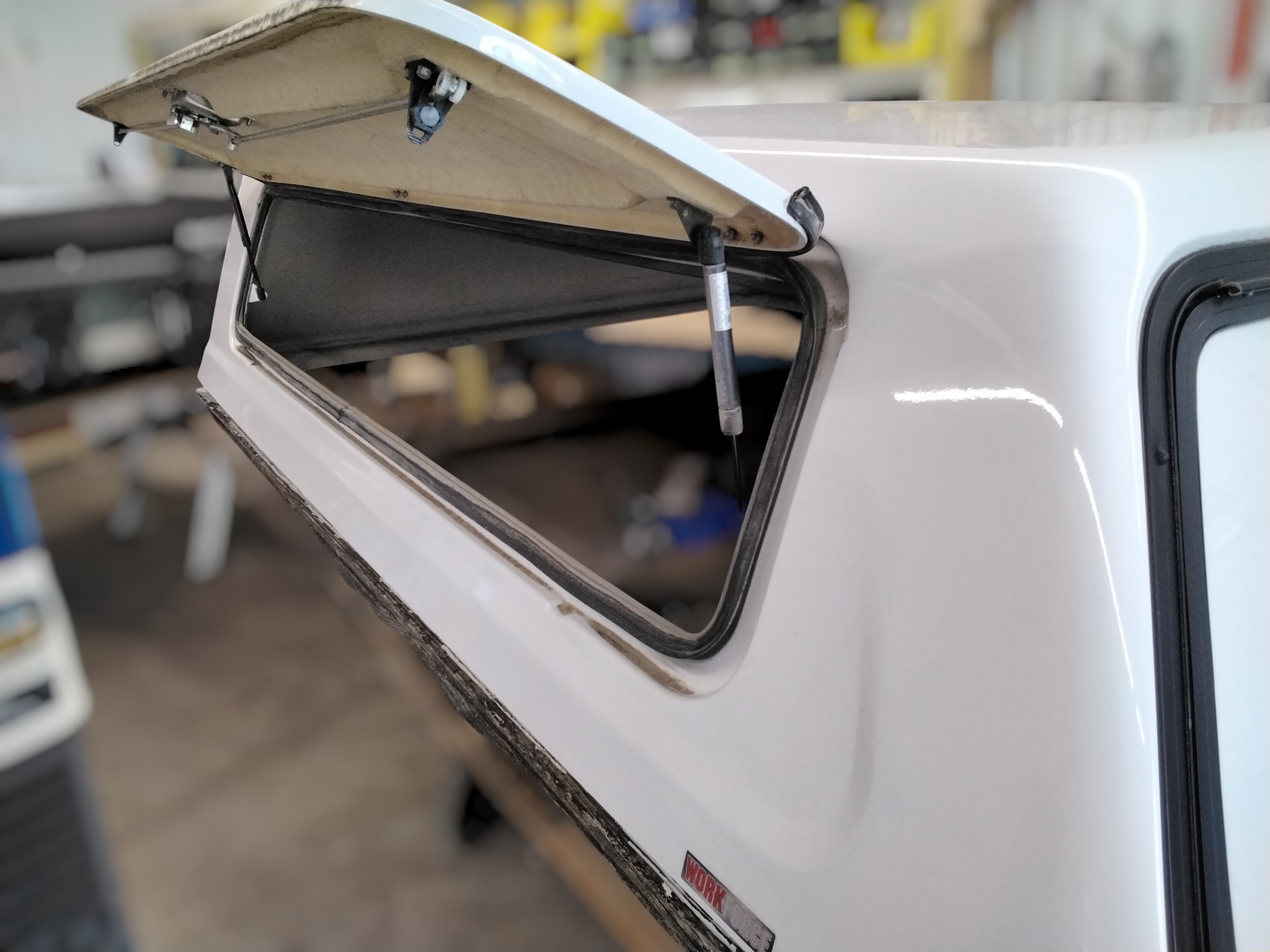 2021 - 2026 Ford F150 8' YZ White Workforce ATC Series Truck Cap 5 2021 - 2026 Ford F150 8' YZ White Workforce ATC Series Truck Cap - Image 5
