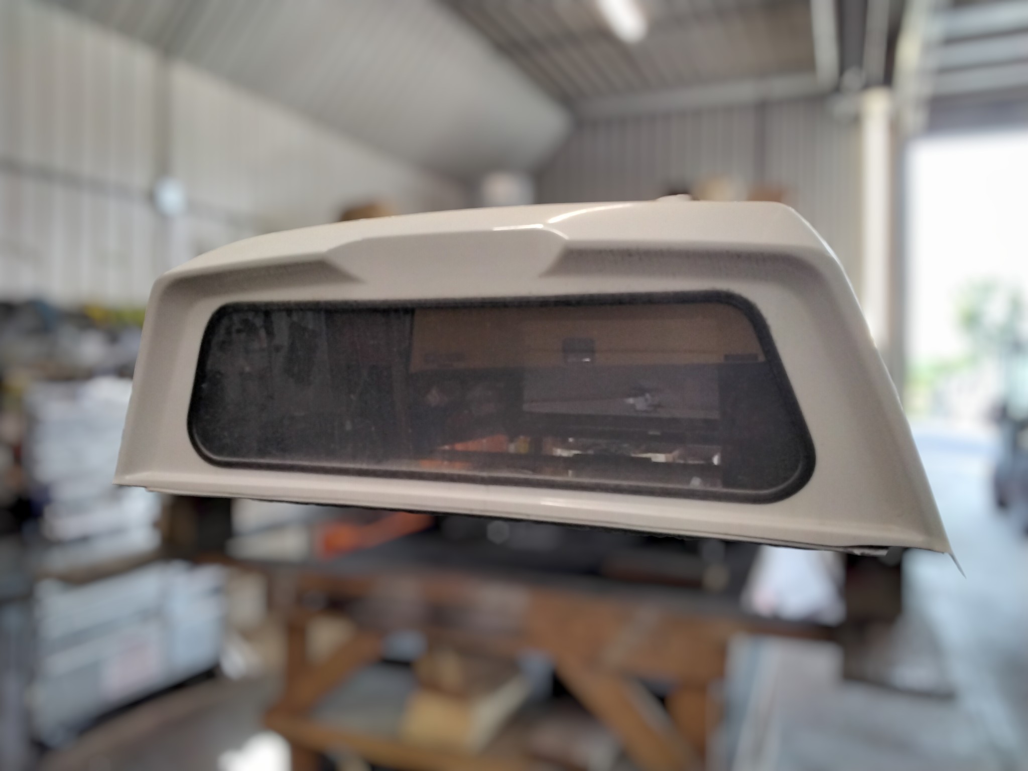 2021 - 2026 Ford F150 6'6 YZ White Leer180CC Truck Cap 4 2021 - 2026 Ford F150 6'6 YZ White Leer180CC Truck Cap - Image 4