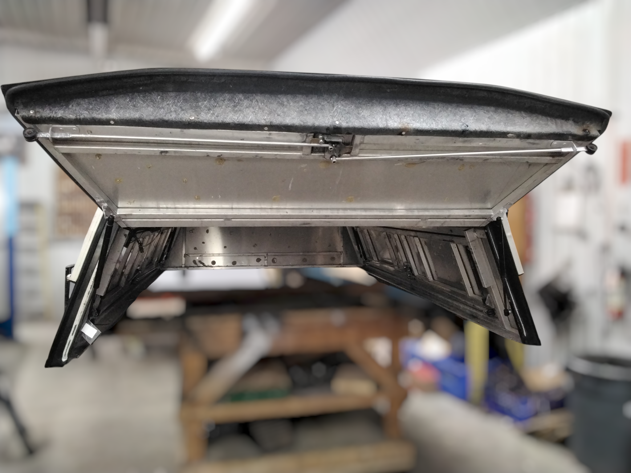 2015 - 2020 Ford F150 8' Black Leer Contractor Truck Cap 3 2015 - 2020 Ford F150 8' Black Leer Contractor Truck Cap - Image 3