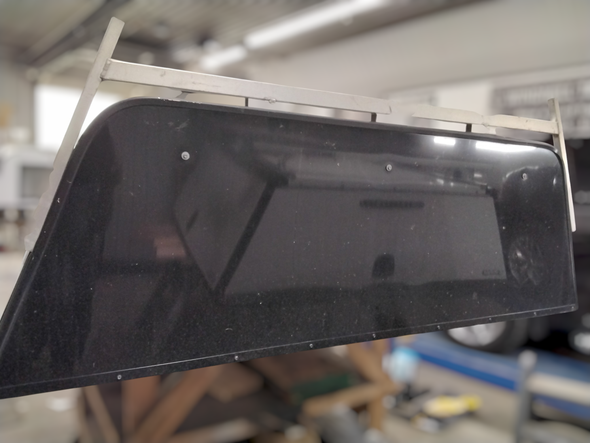 2015 - 2020 Ford F150 8' Black Leer Contractor Truck Cap 4 2015 - 2020 Ford F150 8' Black Leer Contractor Truck Cap - Image 4