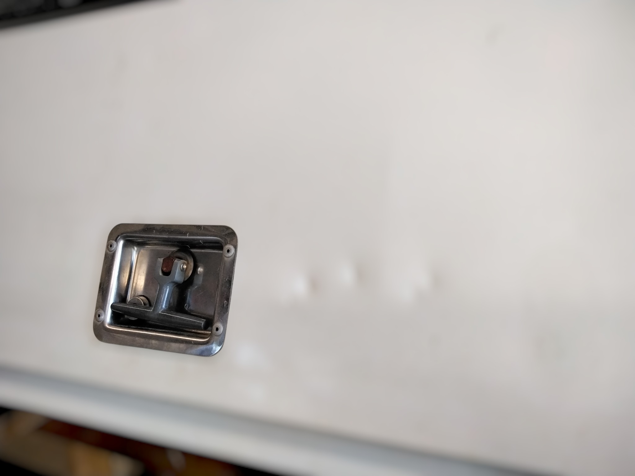 2009 - 2014 Ford F150 6'6 White Leer Contractor Truck Cap 5 2009 - 2014 Ford F150 6'6 White Leer Contractor Truck Cap - Image 5