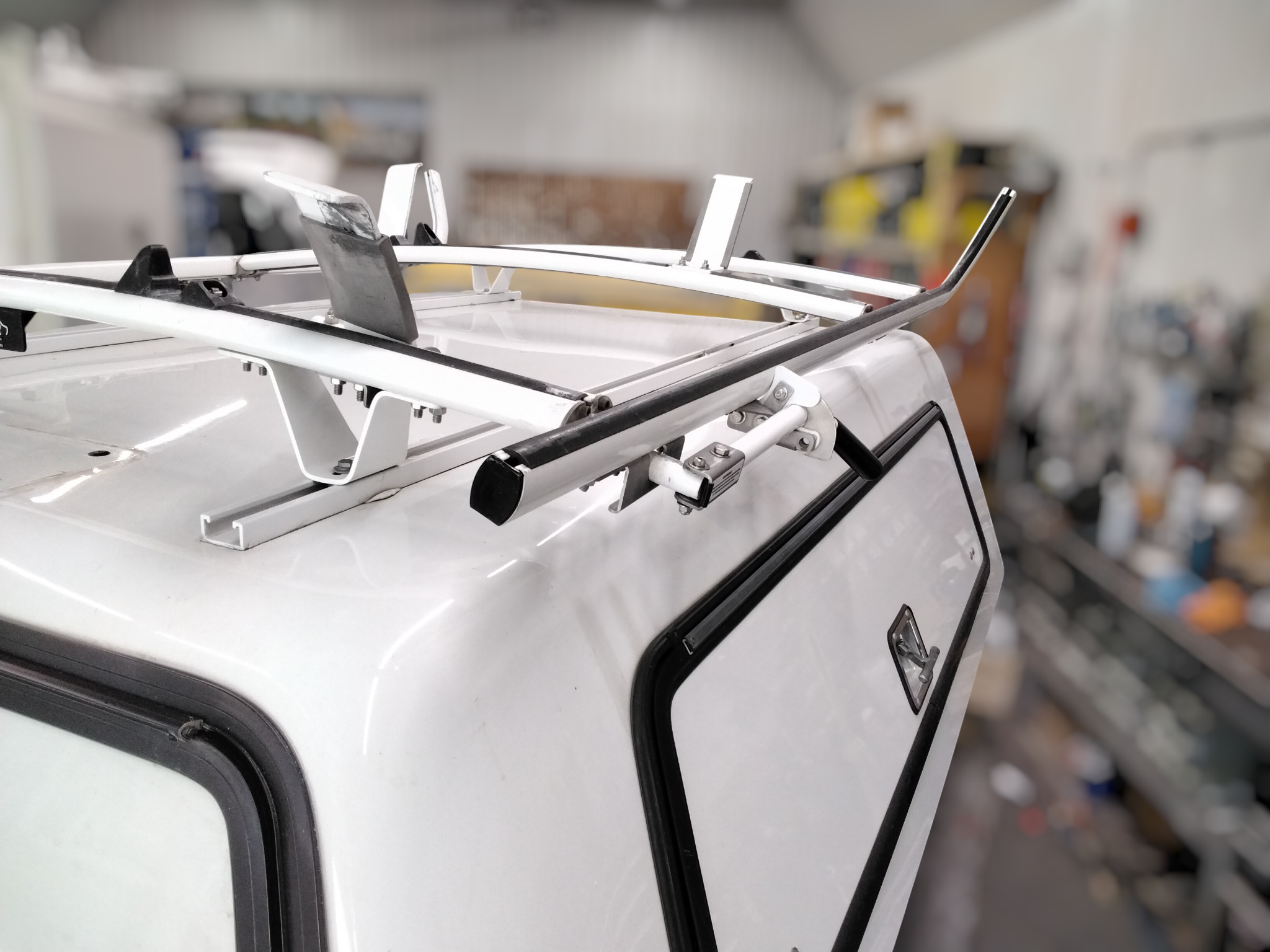2020 - 2026 Chevrolet Silverado HD 2500/3500 6'9 GAZ Summit White Contour III ARE Truck Cap 6 2020 - 2026 Chevrolet Silverado HD 2500/3500 6'9 GAZ Summit White Contour III ARE Truck Cap - Image 6
