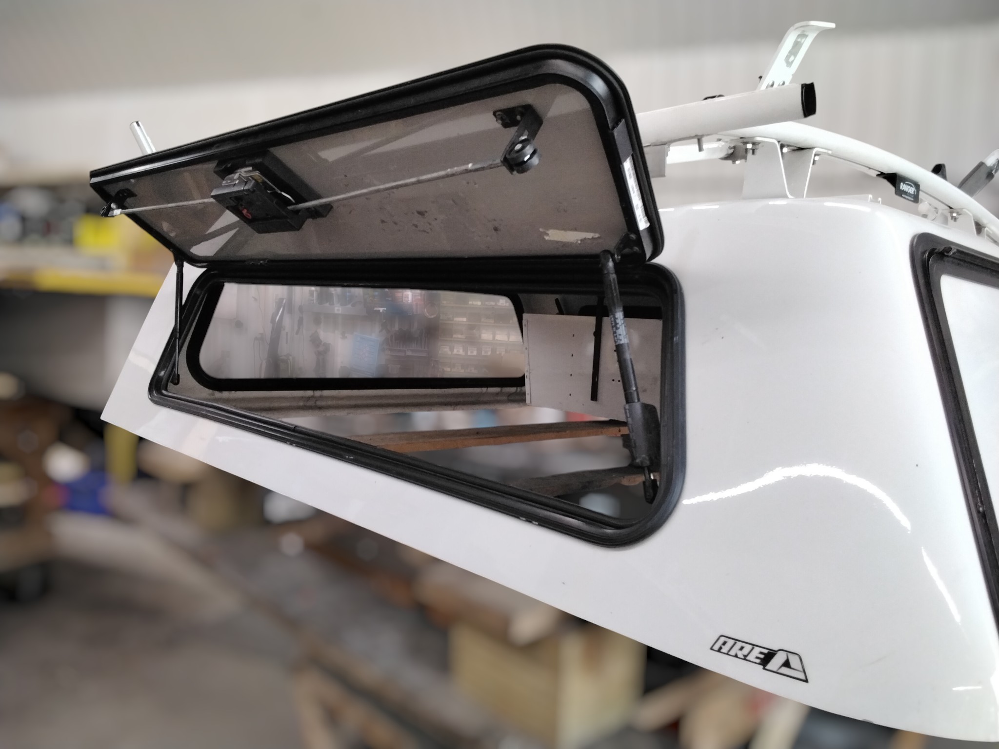 2020 - 2026 Chevrolet Silverado HD 2500/3500 6'9 GAZ Summit White Contour III ARE Truck Cap 8 2020 - 2026 Chevrolet Silverado HD 2500/3500 6'9 GAZ Summit White Contour III ARE Truck Cap - Image 8