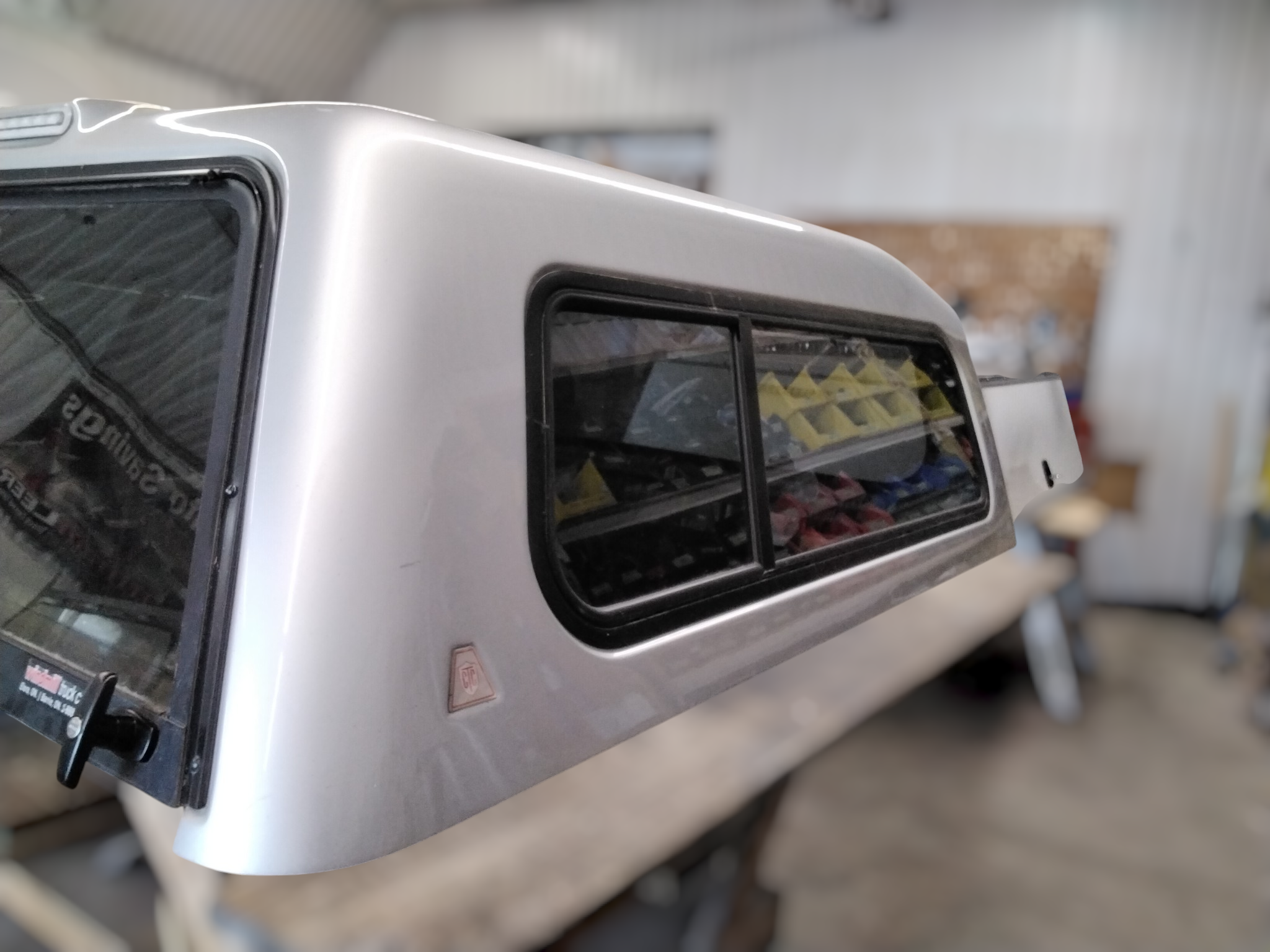 2007 - 2013 GMC Sierra 5'8 Silver Truck Cap 2 2007 - 2013 GMC Sierra 5'8 Silver Truck Cap - Image 2