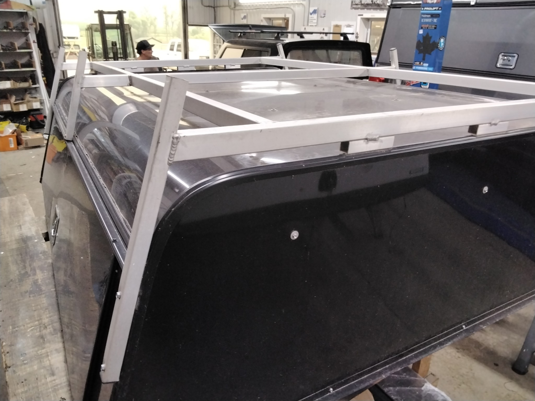 Dodge Ram 6'4 Black Leer Contractor Truck Cap 5 Dodge Ram 6'4 Black Leer Contractor Truck Cap - Image 5