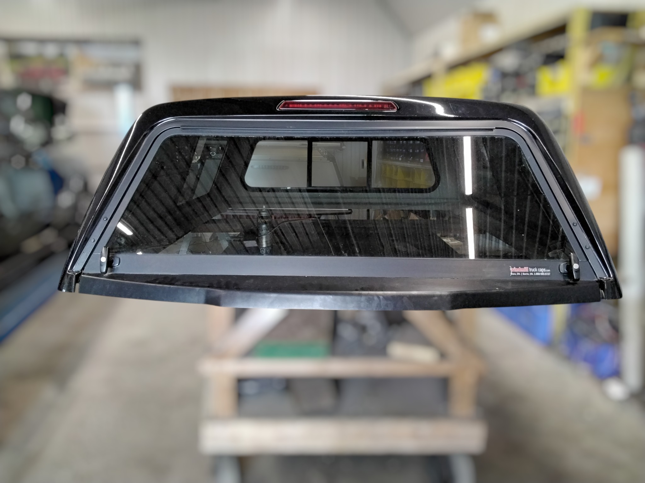 2017 - 2022 Ford Superduty 6'9 UM Agate Black Leer Legend Truck Cap 3 2017 - 2022 Ford Superduty 6'9 UM Agate Black Leer Legend Truck Cap - Image 3