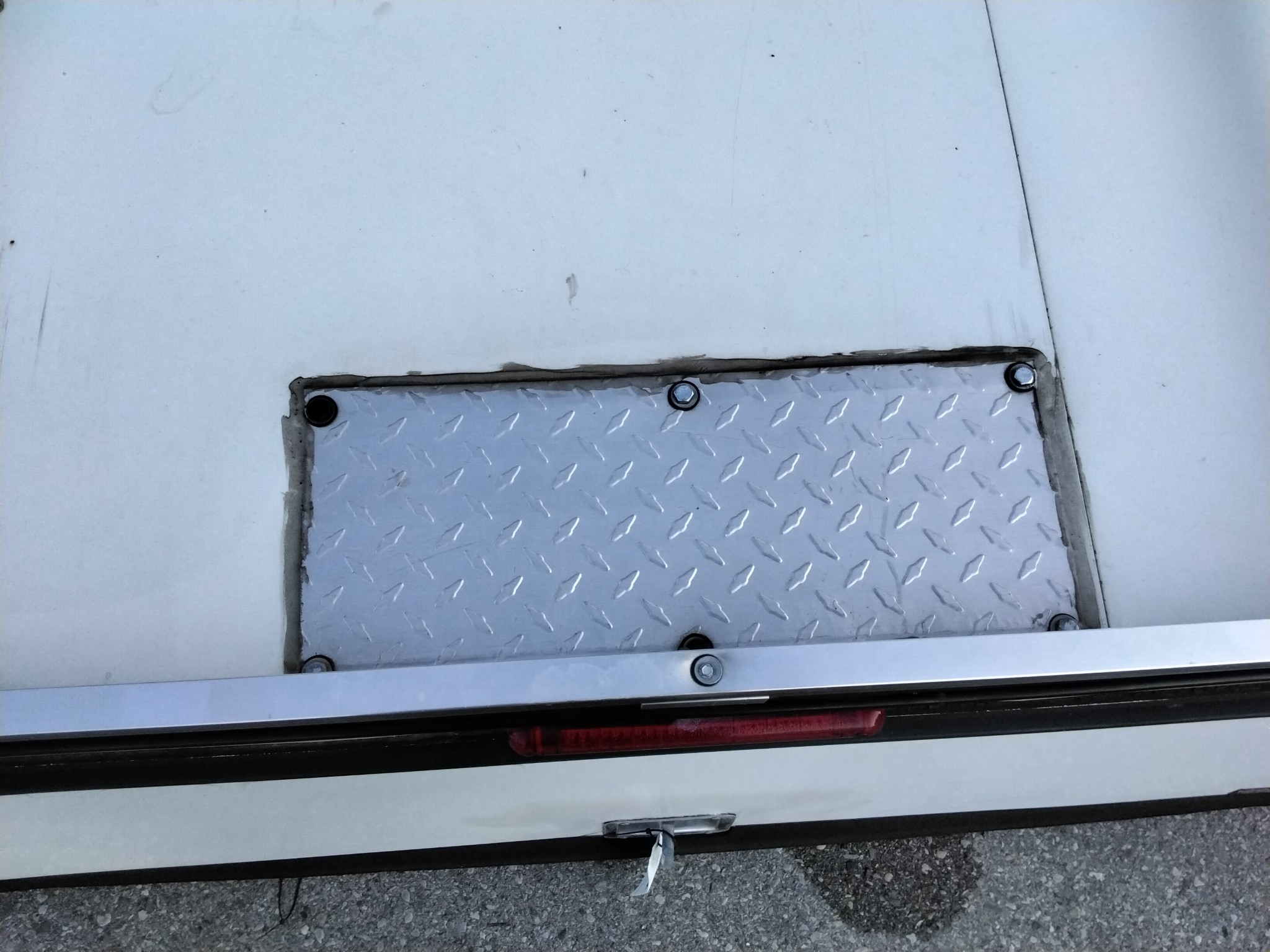 Chevrolet Silverado or GMC Sierra 6'6 White ARE Contractor Truck Cap 4 Chevrolet Silverado or GMC Sierra 6'6 White ARE Contractor Truck Cap - Image 4