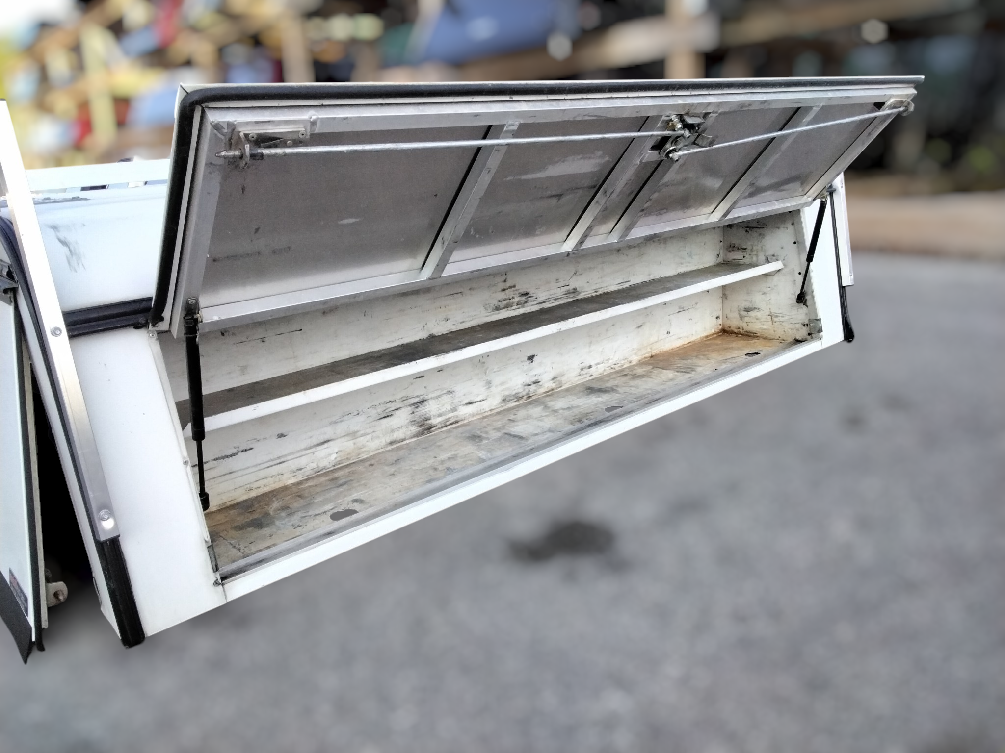 Chevrolet Silverado or GMC Sierra 6'6 White ARE Contractor Truck Cap 6 Chevrolet Silverado or GMC Sierra 6'6 White ARE Contractor Truck Cap - Image 6